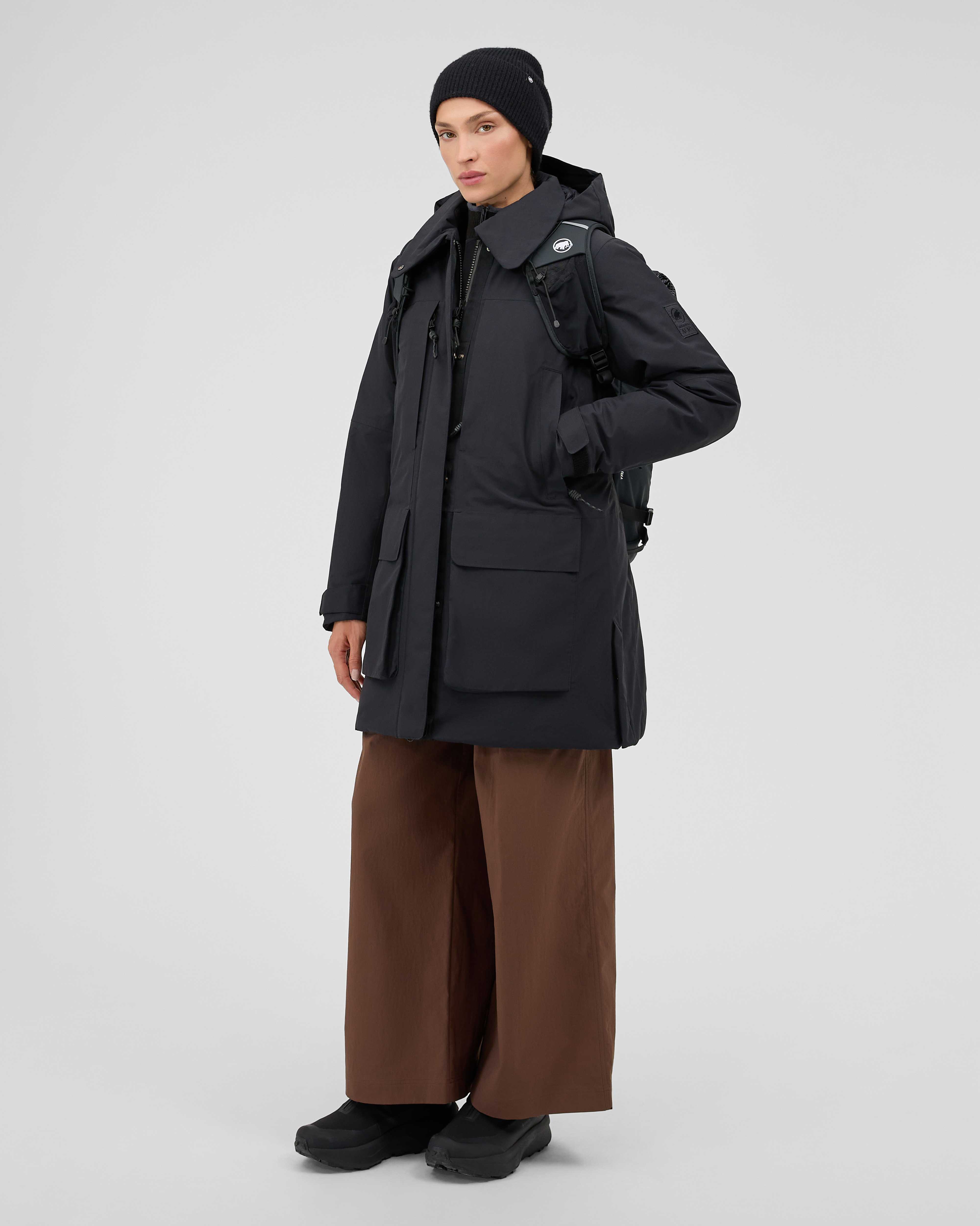 Mammut Alps HS Thermo Hooded Parka Women, black - Black - Outdoor view