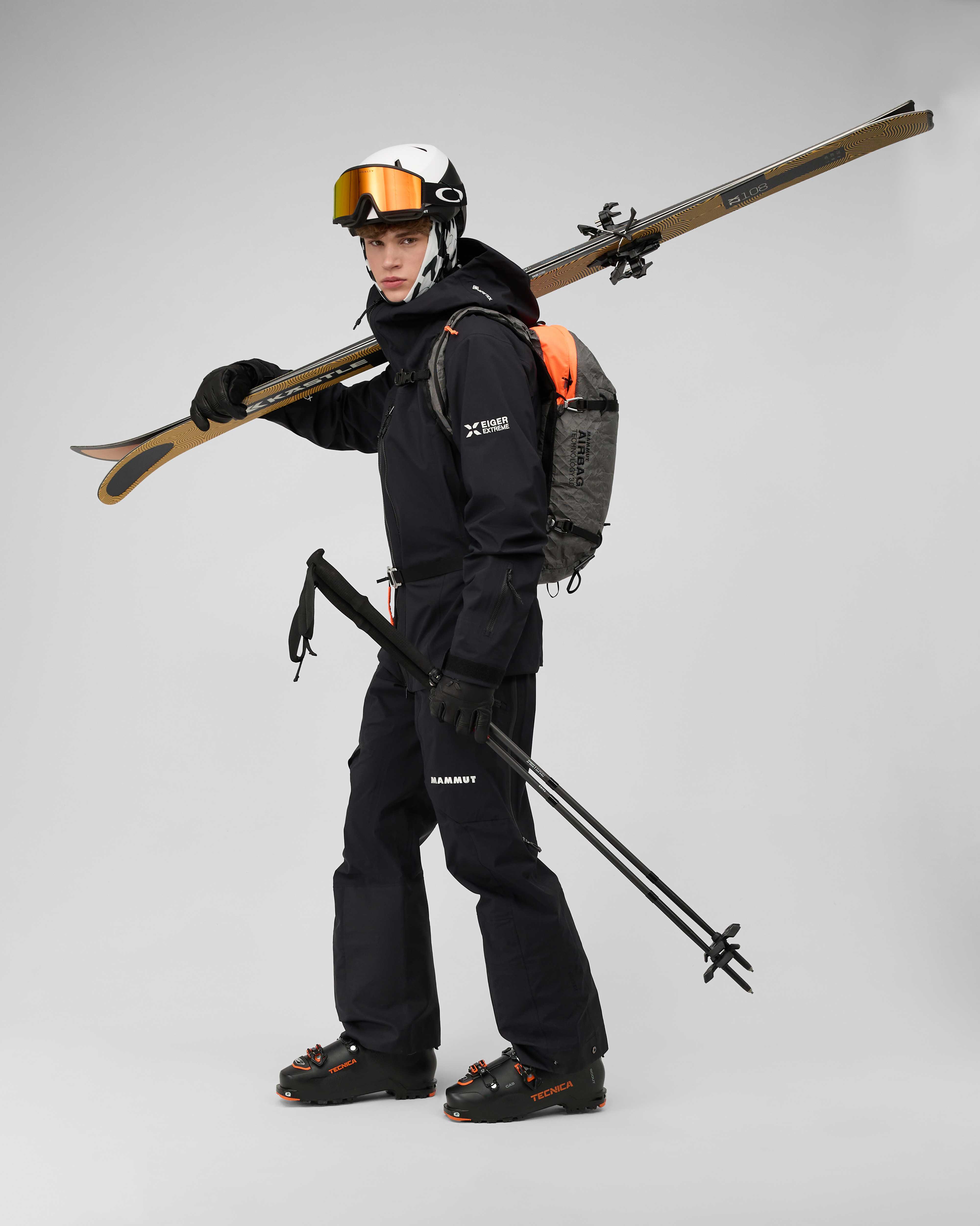 Mammut Eiger Free Advanced HS Hooded Jacket Men, black - Black - Outdoor view