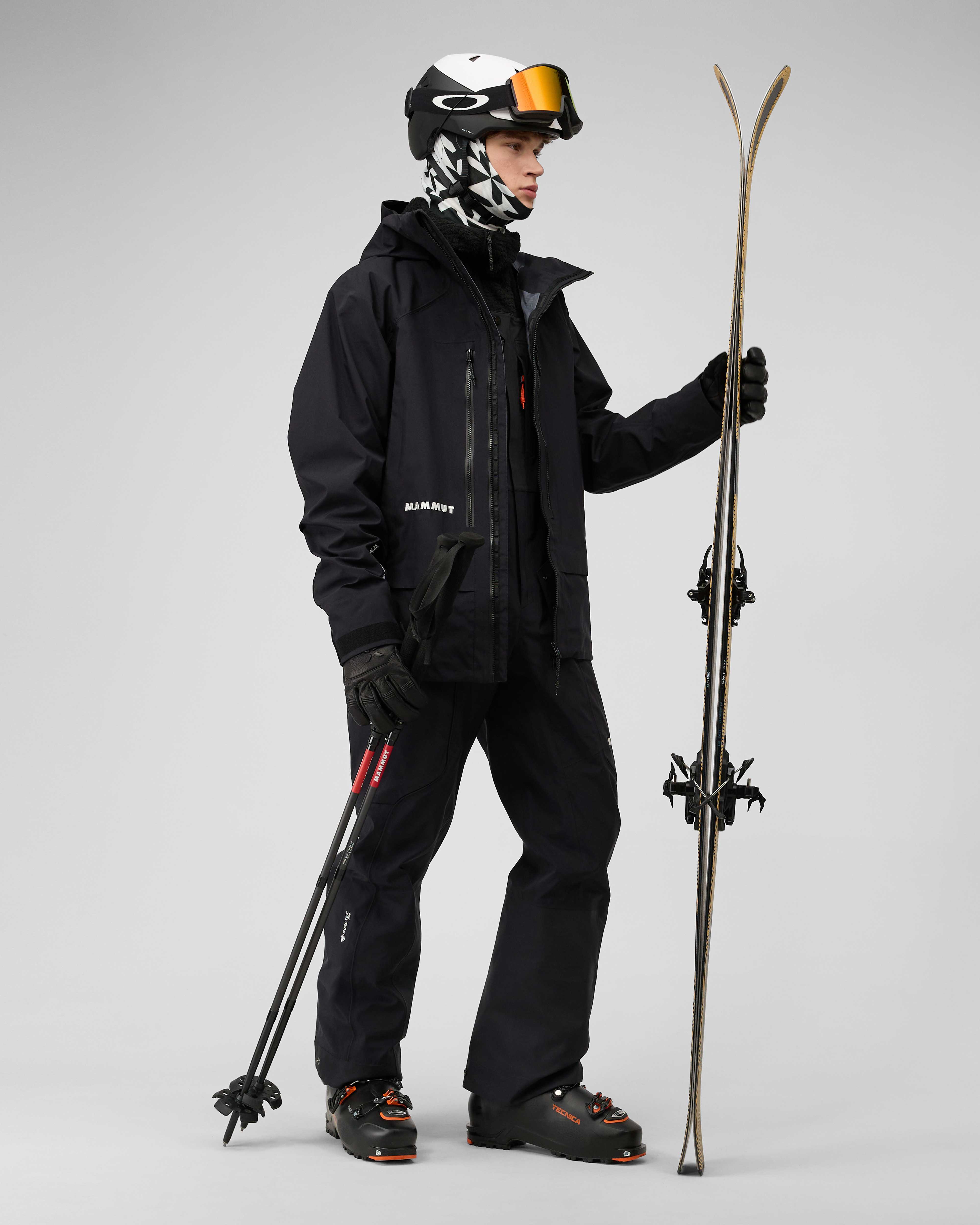 Mammut Eiger Free Pro HS Hooded Jacket Men, black - Black - Outdoor view