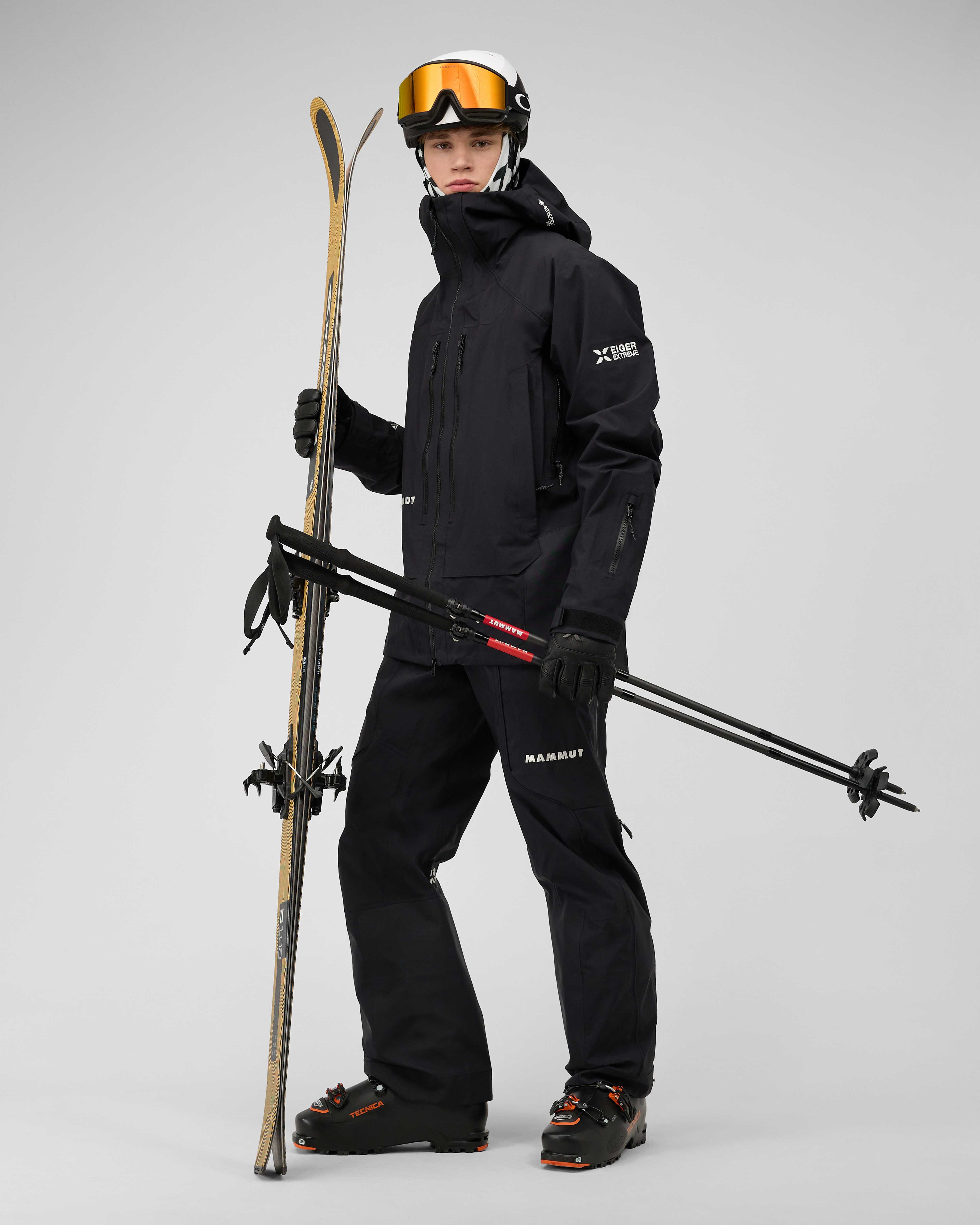 Mammut Eiger Free Pro HS Hooded Jacket Men, black - Black - Outdoor view