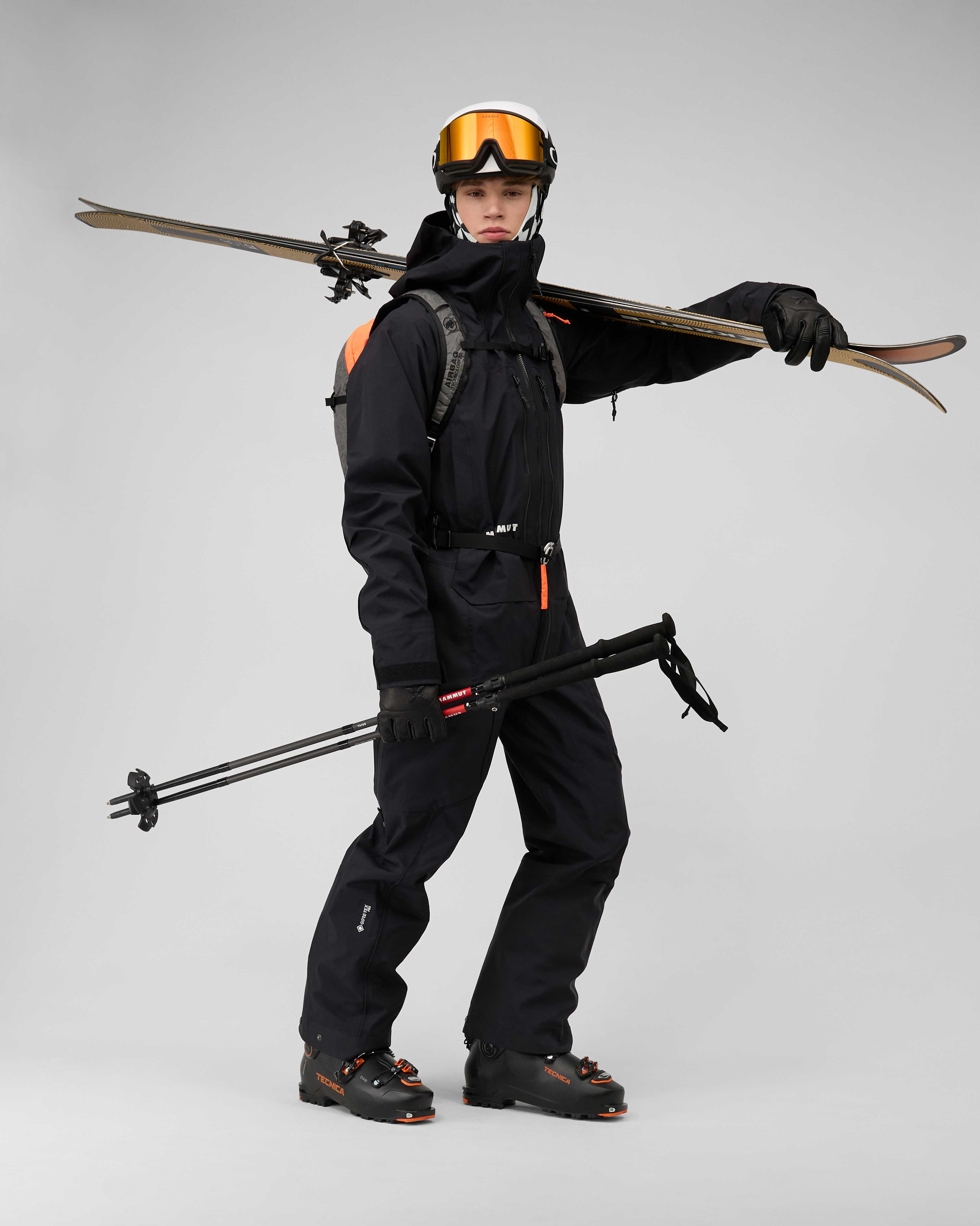 Mammut Eiger Free Pro HS Hooded Jacket Men, black - Black - Outdoor view