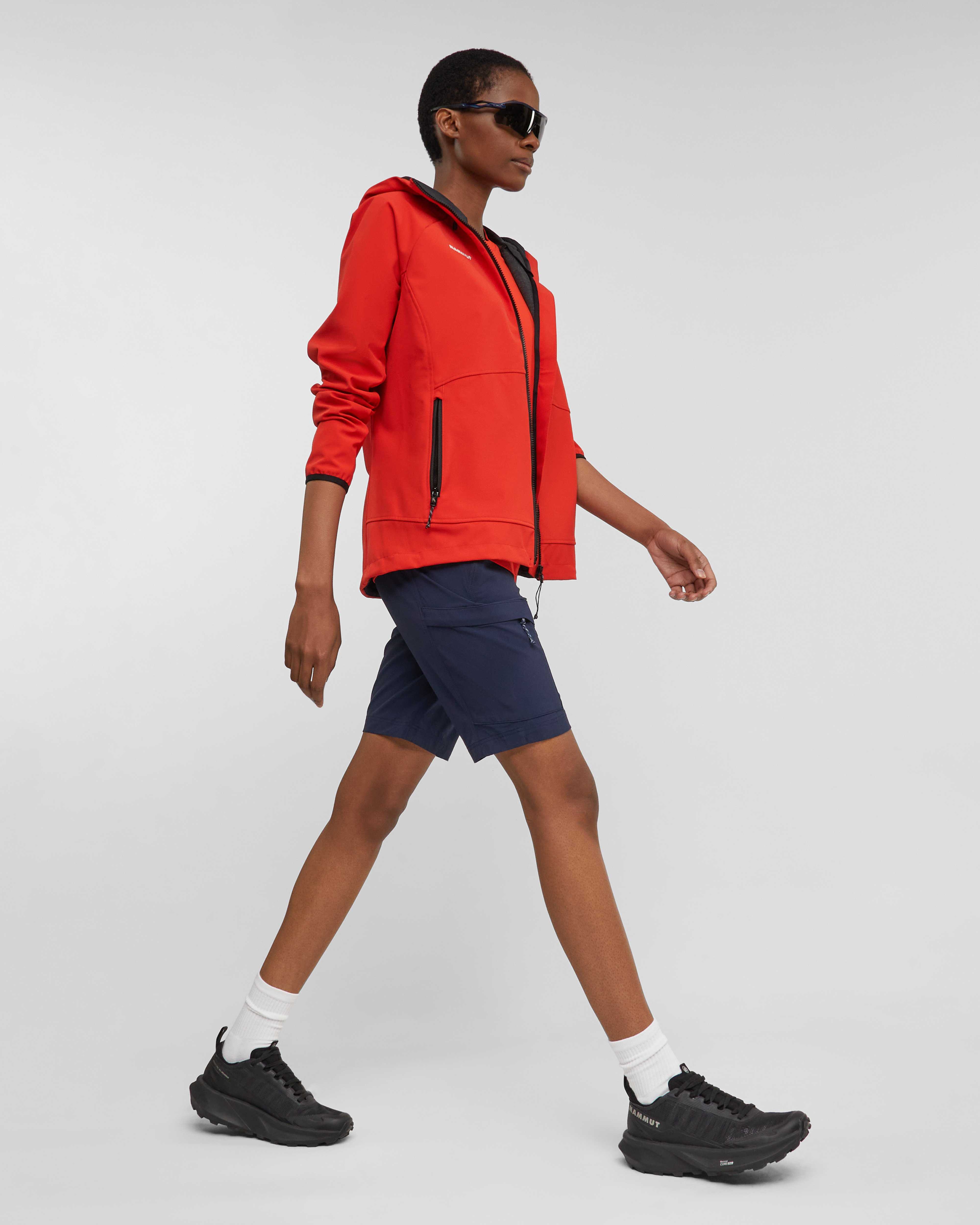 Mammut Mtn. Pro 2.0 SO Hooded Jacket Women, mammut red - Mammut red - Outdoor view