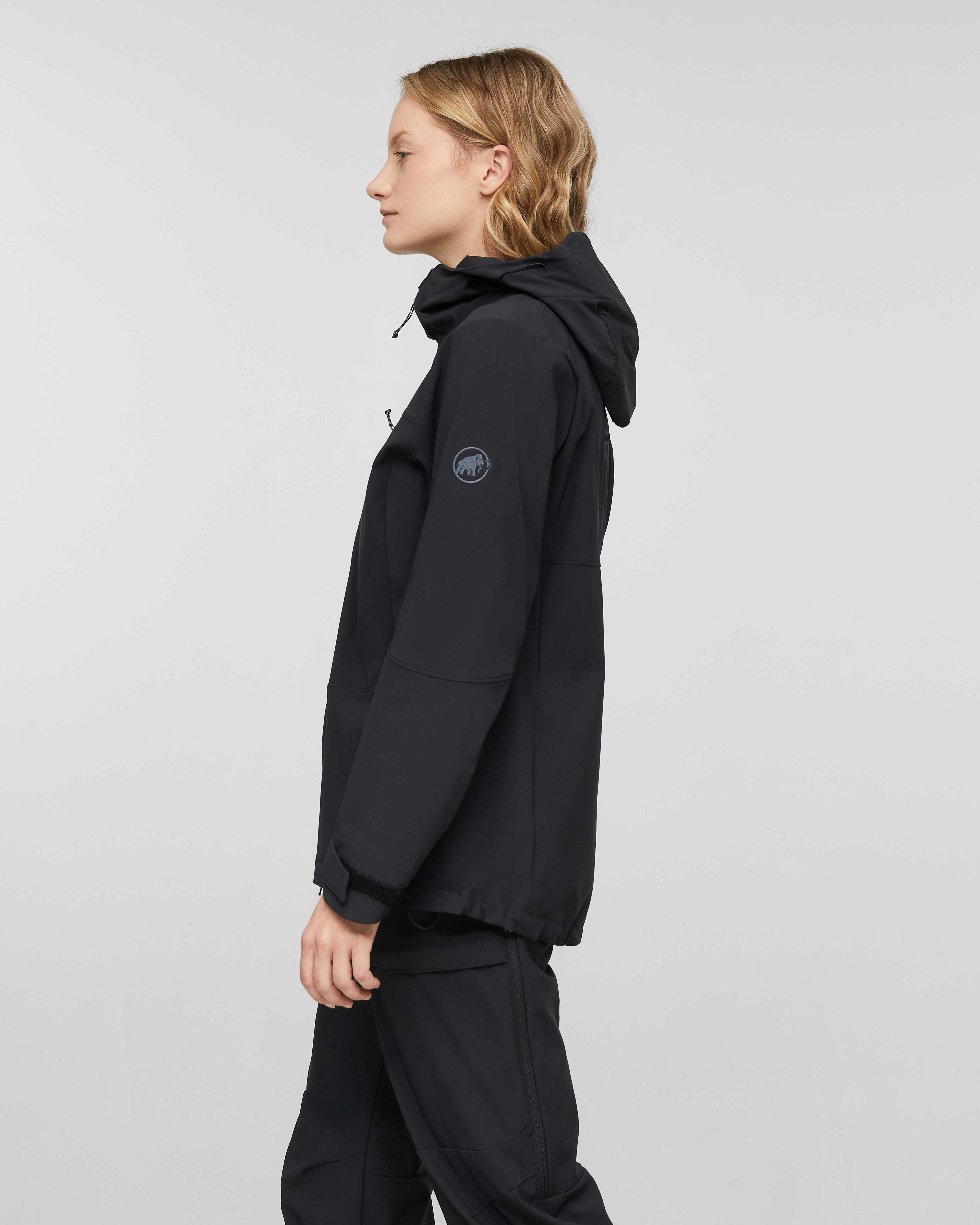 Mammut Skintrack SO Hooded Jacket Women, black - Black - Model side view
