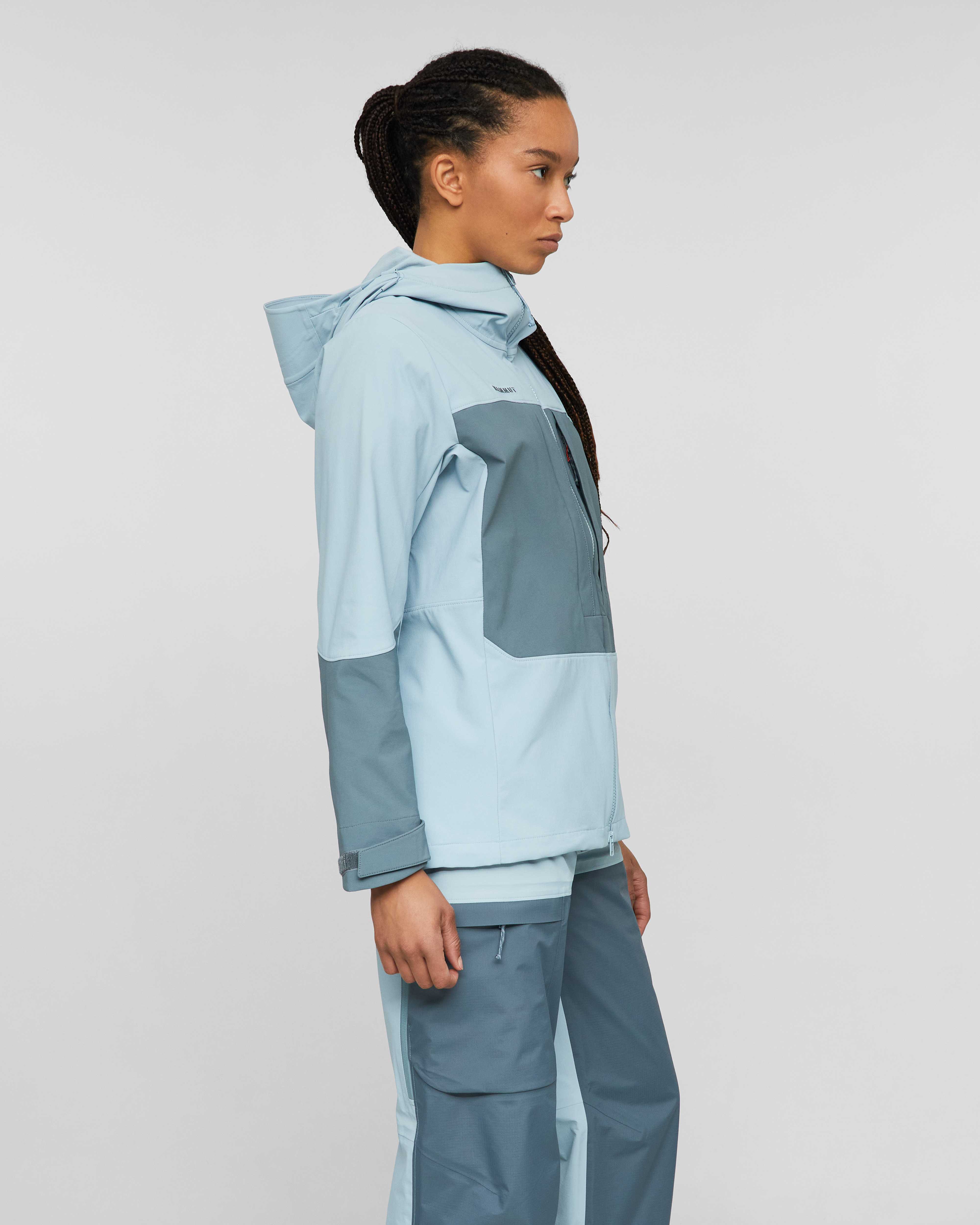 Mammut Skintrack SO Hooded Jacket Women, nebla-strata - Nebla-strata - Model side view