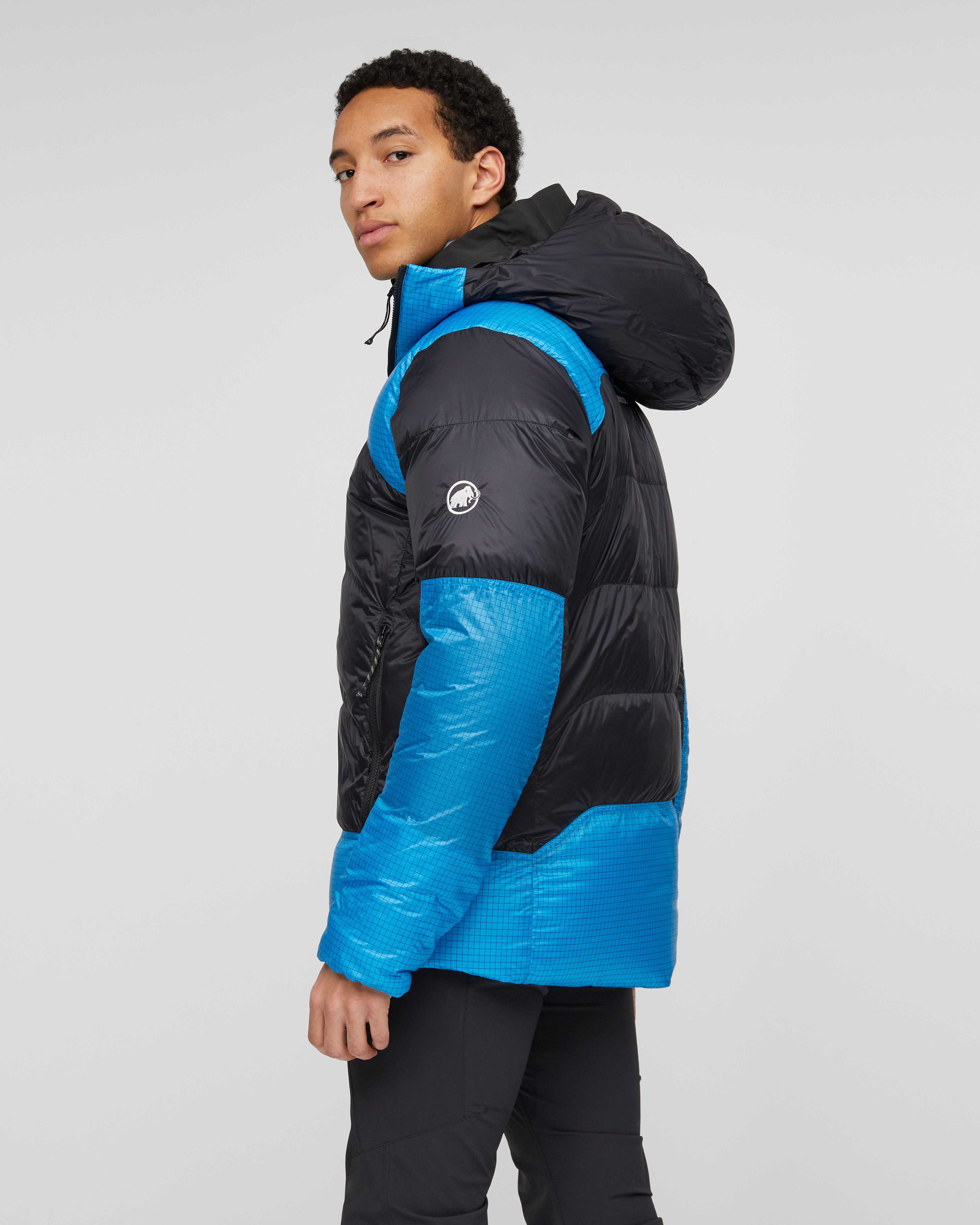 Mammut Taiss Pro Belay IN Hooded Jacket Men, black-glacier blue - Black-glacier blue - Model side view