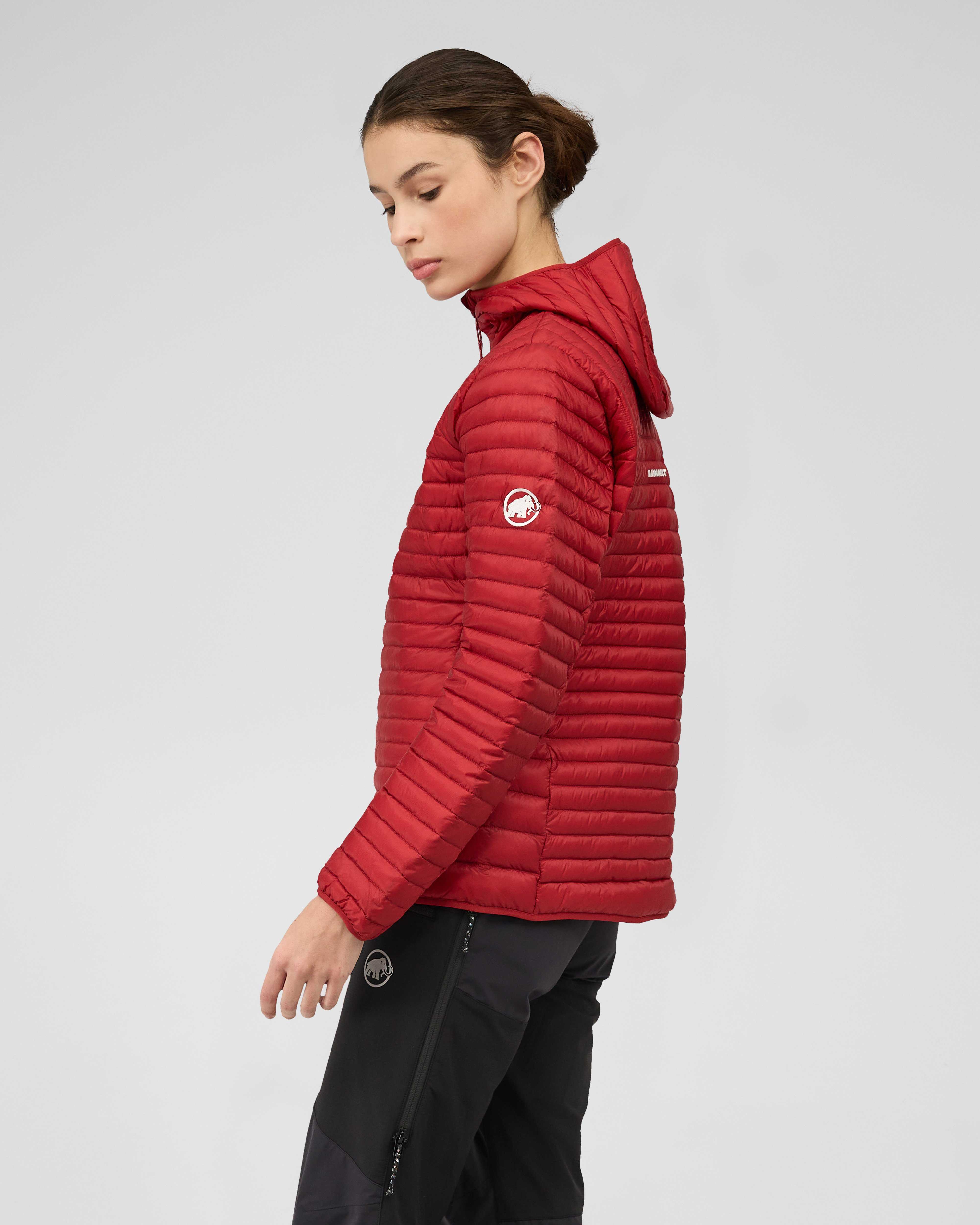 Mammut Broad Peak Light IN Hooded Jacket Women, dark mammut red - Dark mammut red - Model side view