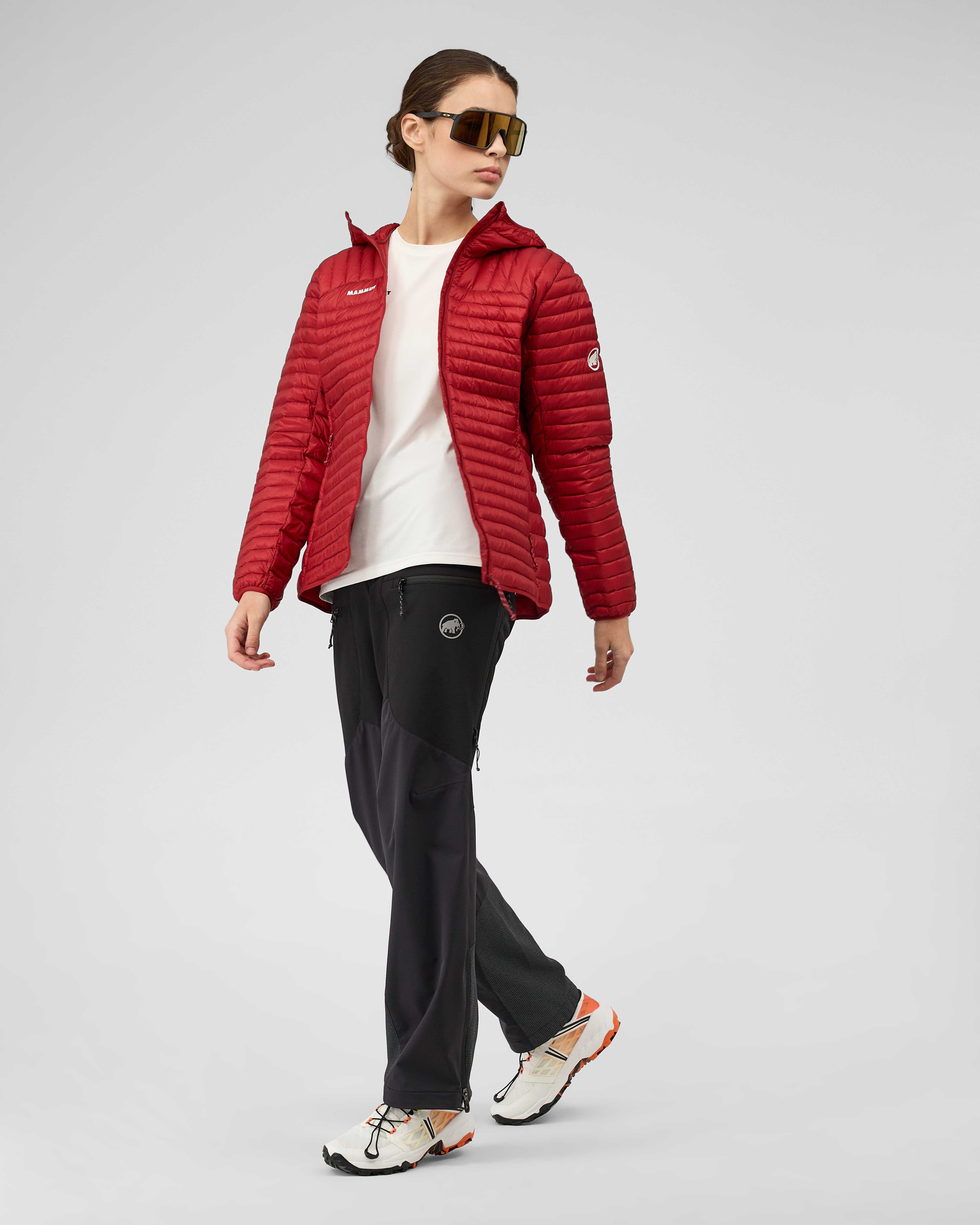 Mammut Broad Peak Light IN Hooded Jacket Women, dark mammut red - Dark mammut red - Outdoor view