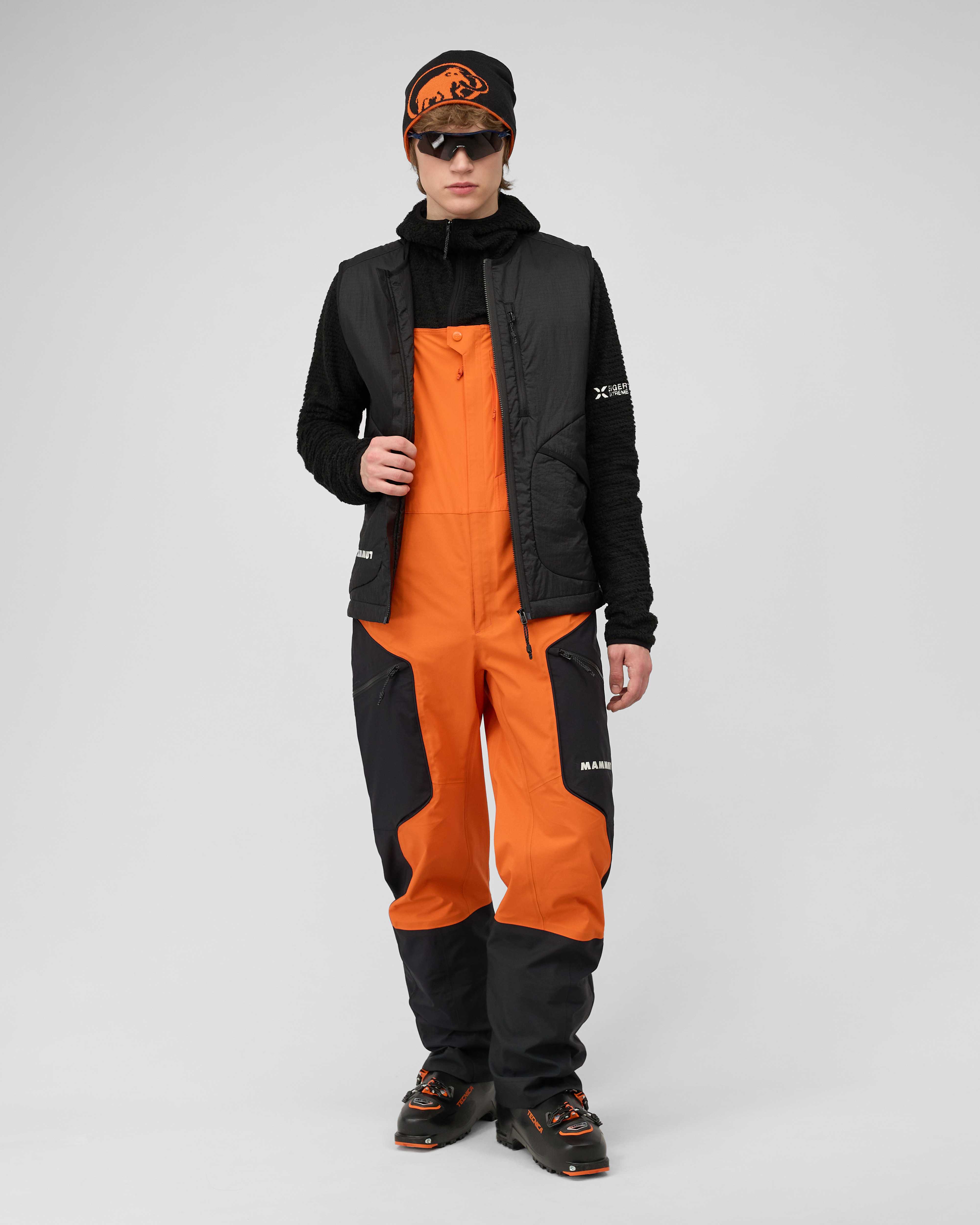 Mammut Eiger Free Light IN Vest Men, black - Black - Outdoor view