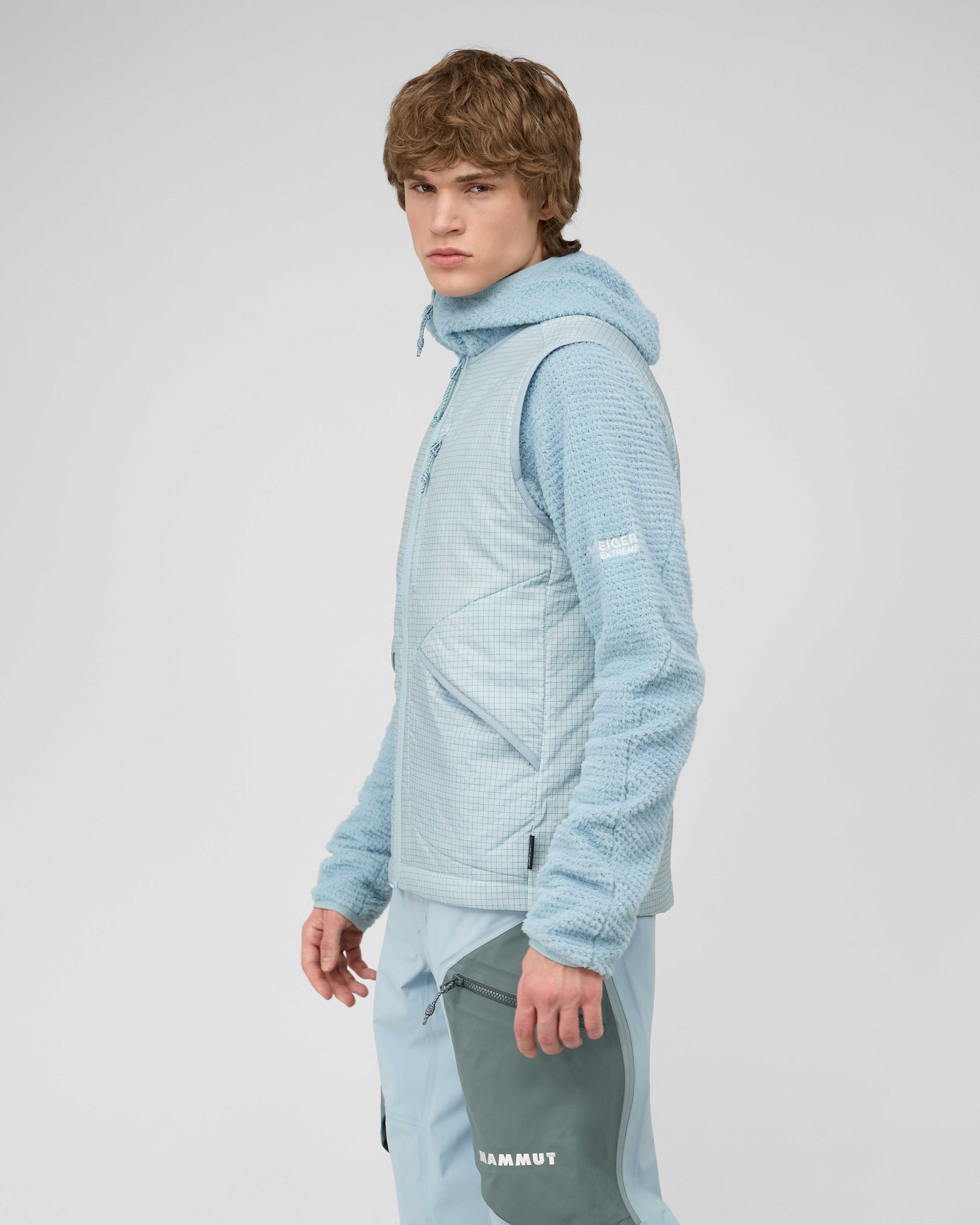 Mammut Eiger Free Light IN Vest Men, nebla - Nebla - Model side view