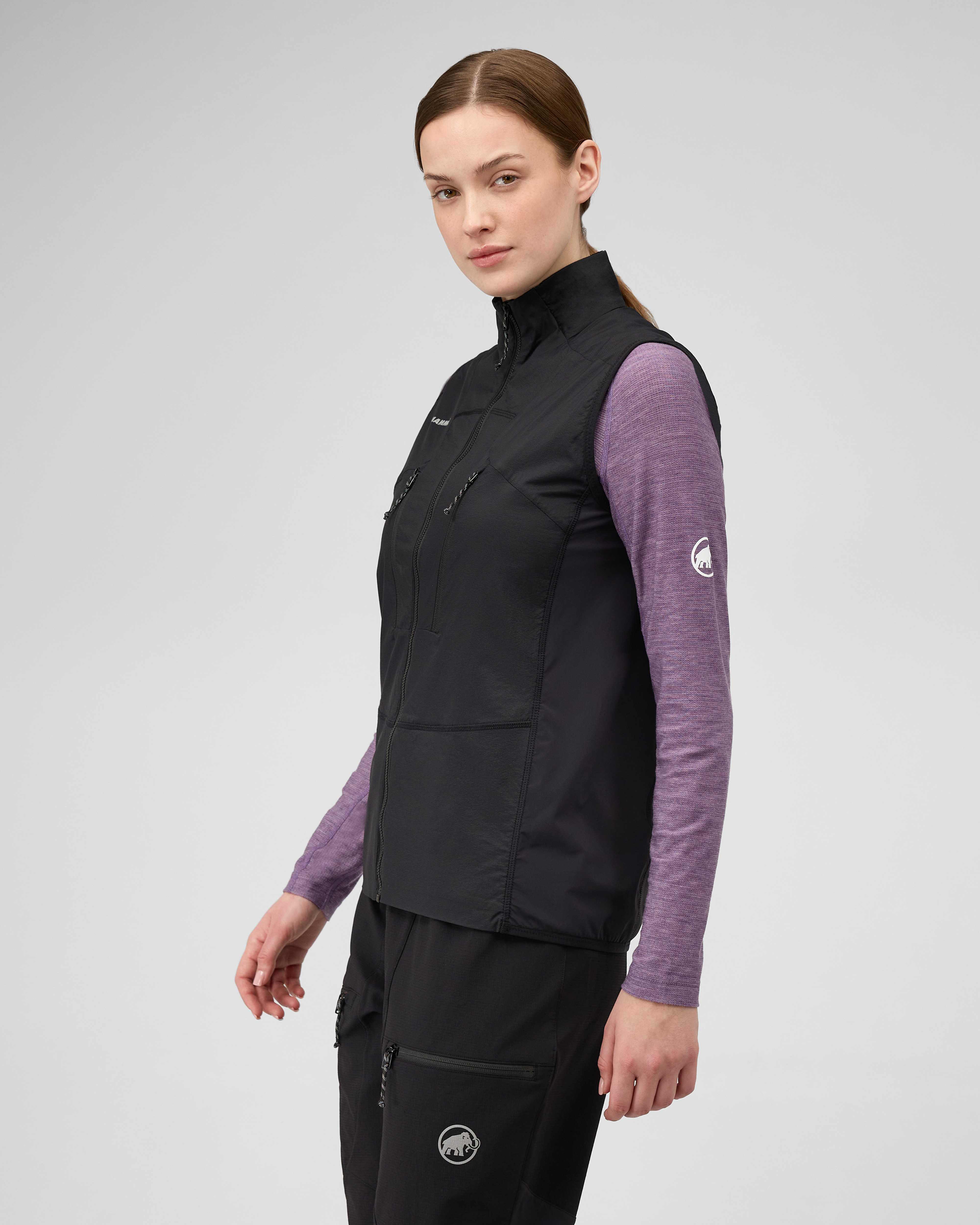 Mammut Aenergy ML Hybrid Vest Women, black - Black - Model side view