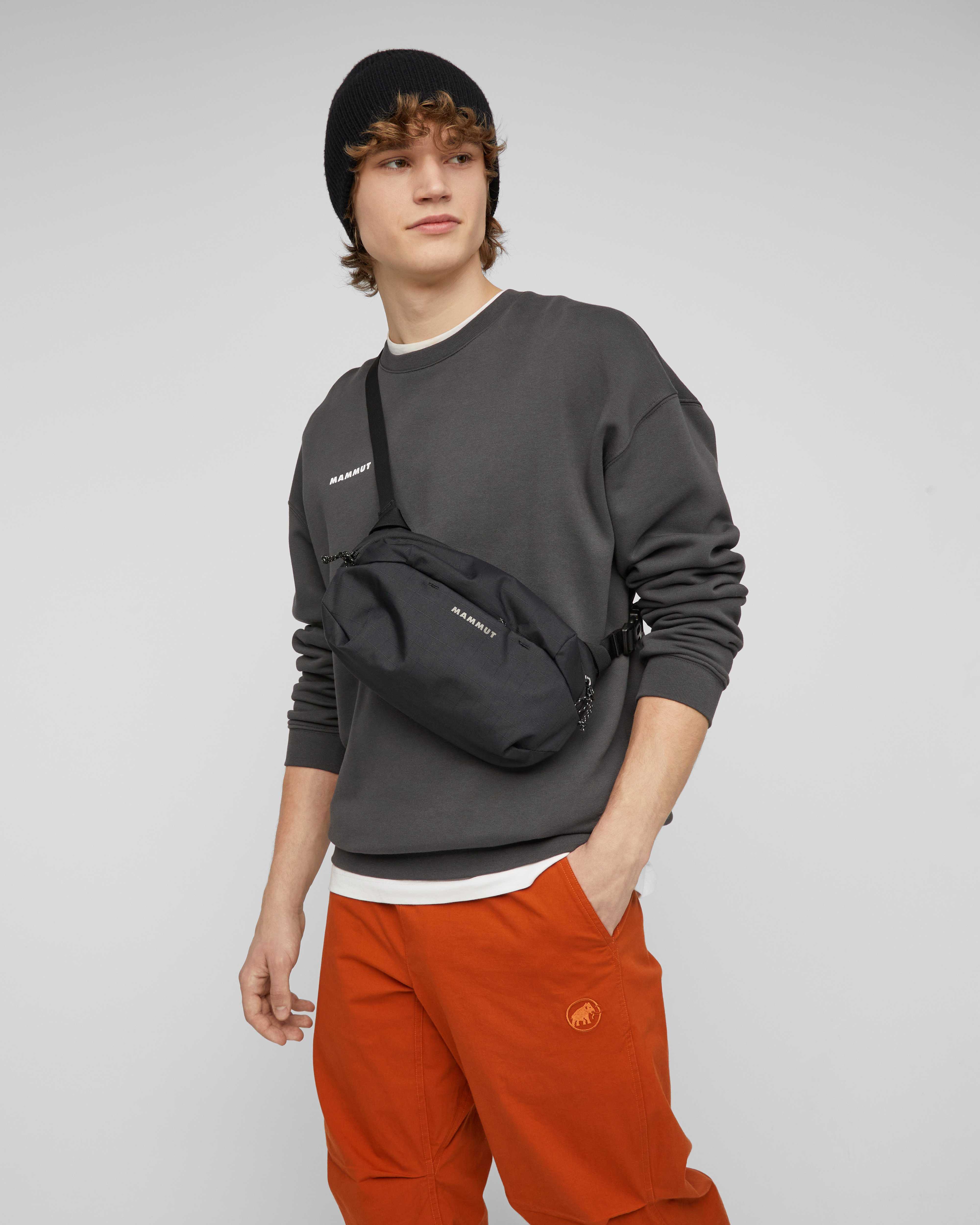 Mammut Mammut Base ML Crew Neck Men Mini Logo, gabbro - Gabbro - Outdoor view