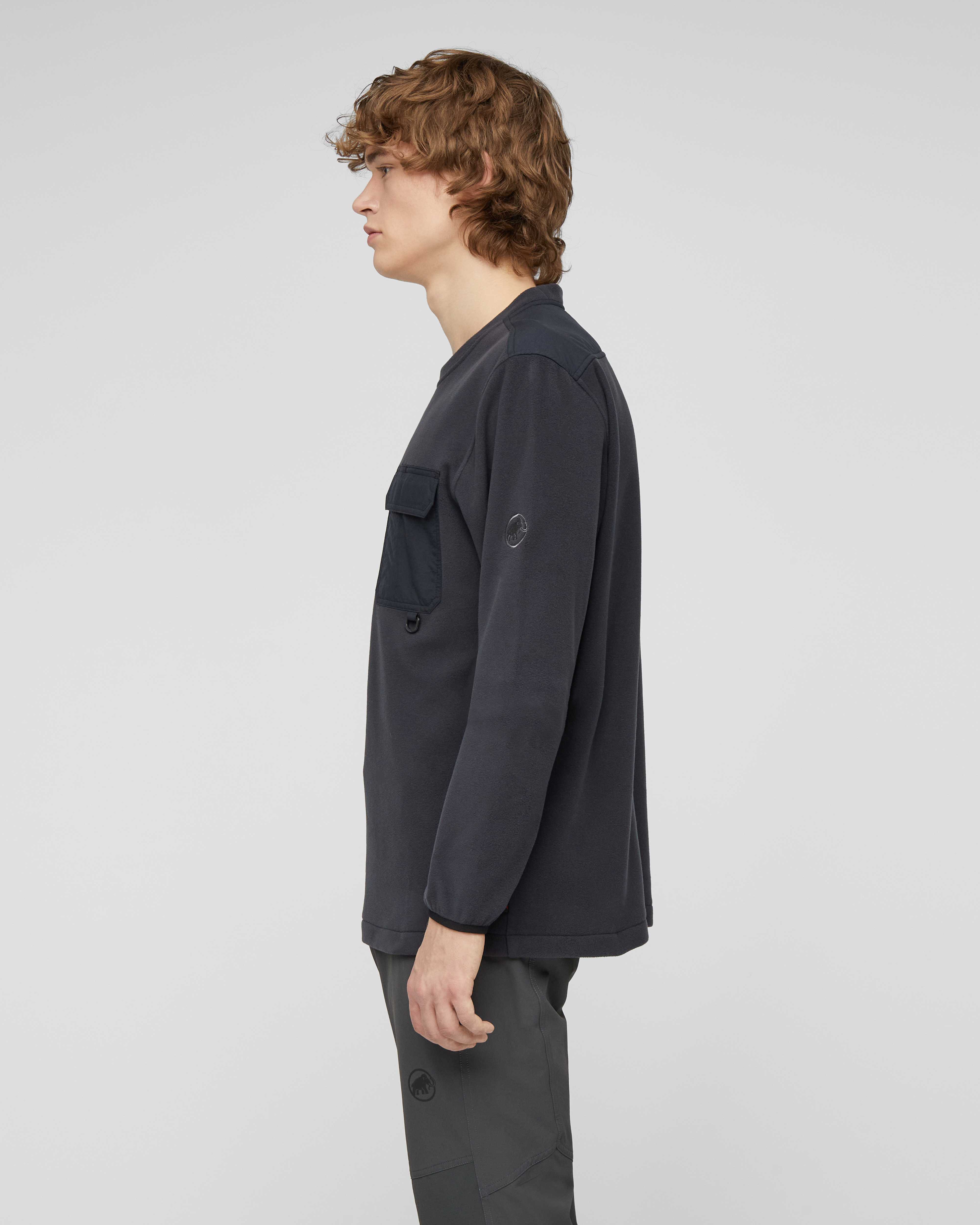 Mammut Moonstone Light ML Hybrid Crew Neck, black - Black - Model side view
