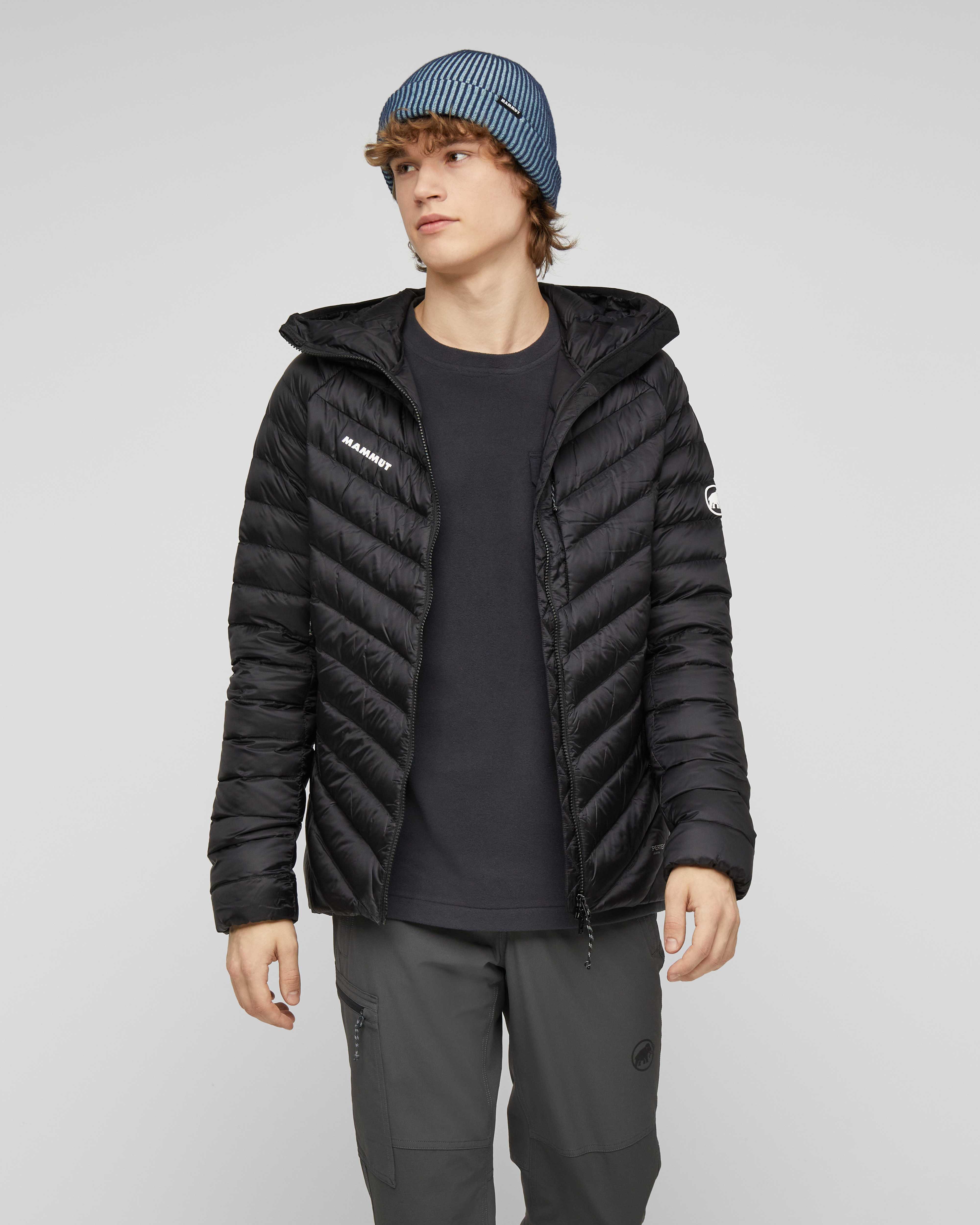 Mammut Moonstone Light ML Hybrid Crew Neck, black - Black - Outdoor view