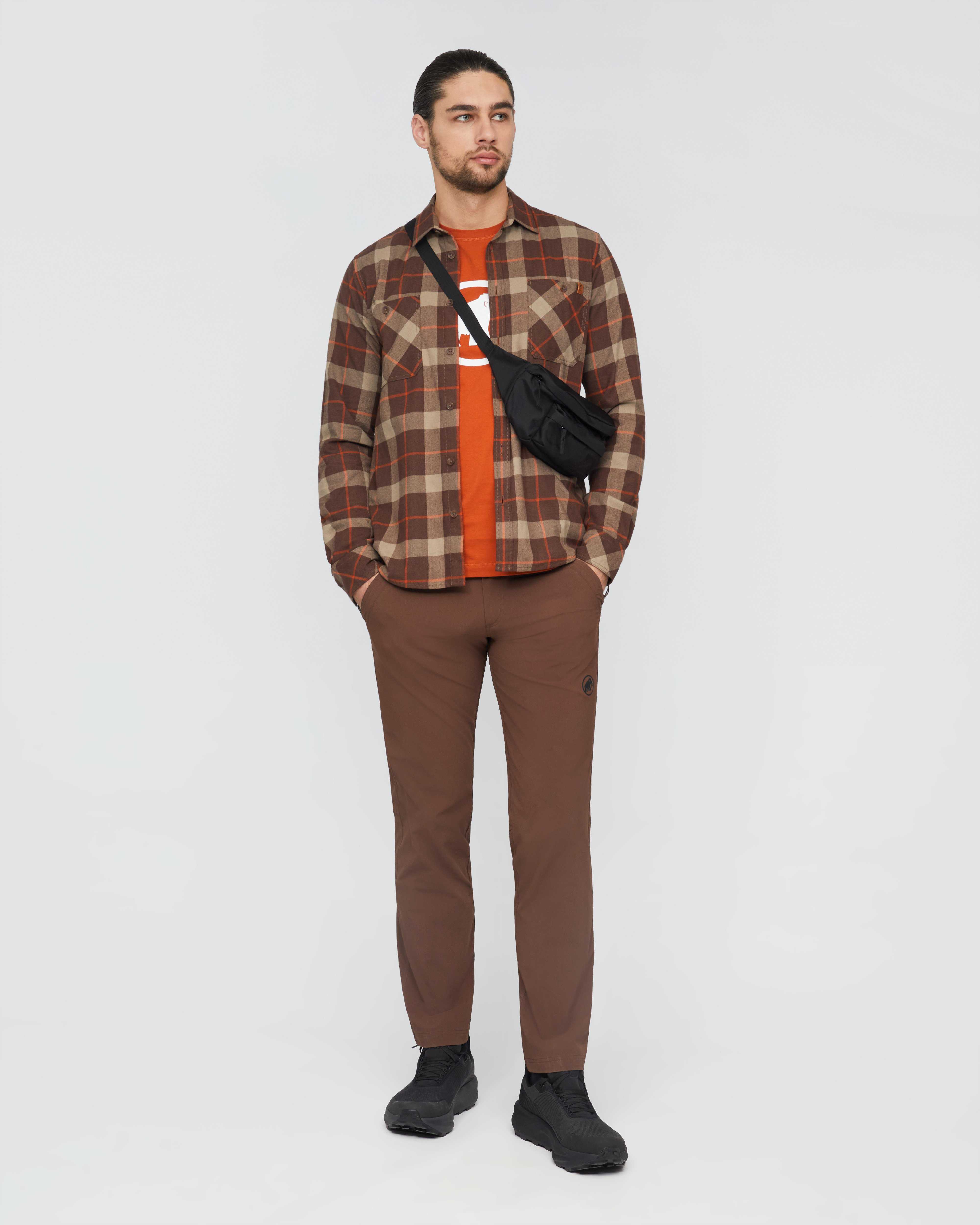 Mammut Alvra Longsleeve Shirt Men, soil-sablun - Soil-sablun - Outdoor view