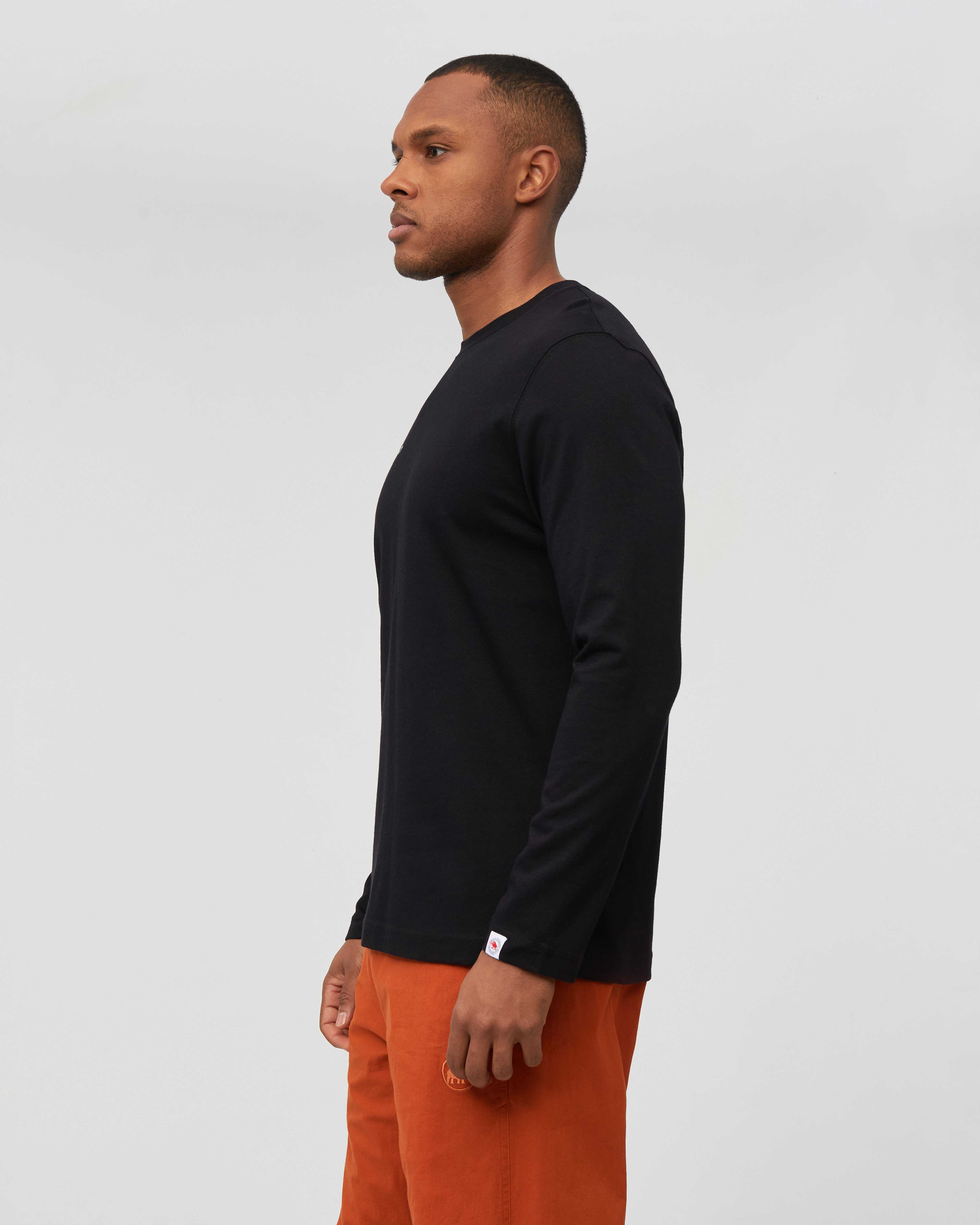Mammut Mammut Base Longsleeve T-Shirt Men Mini Logo, black - Black - Model side view