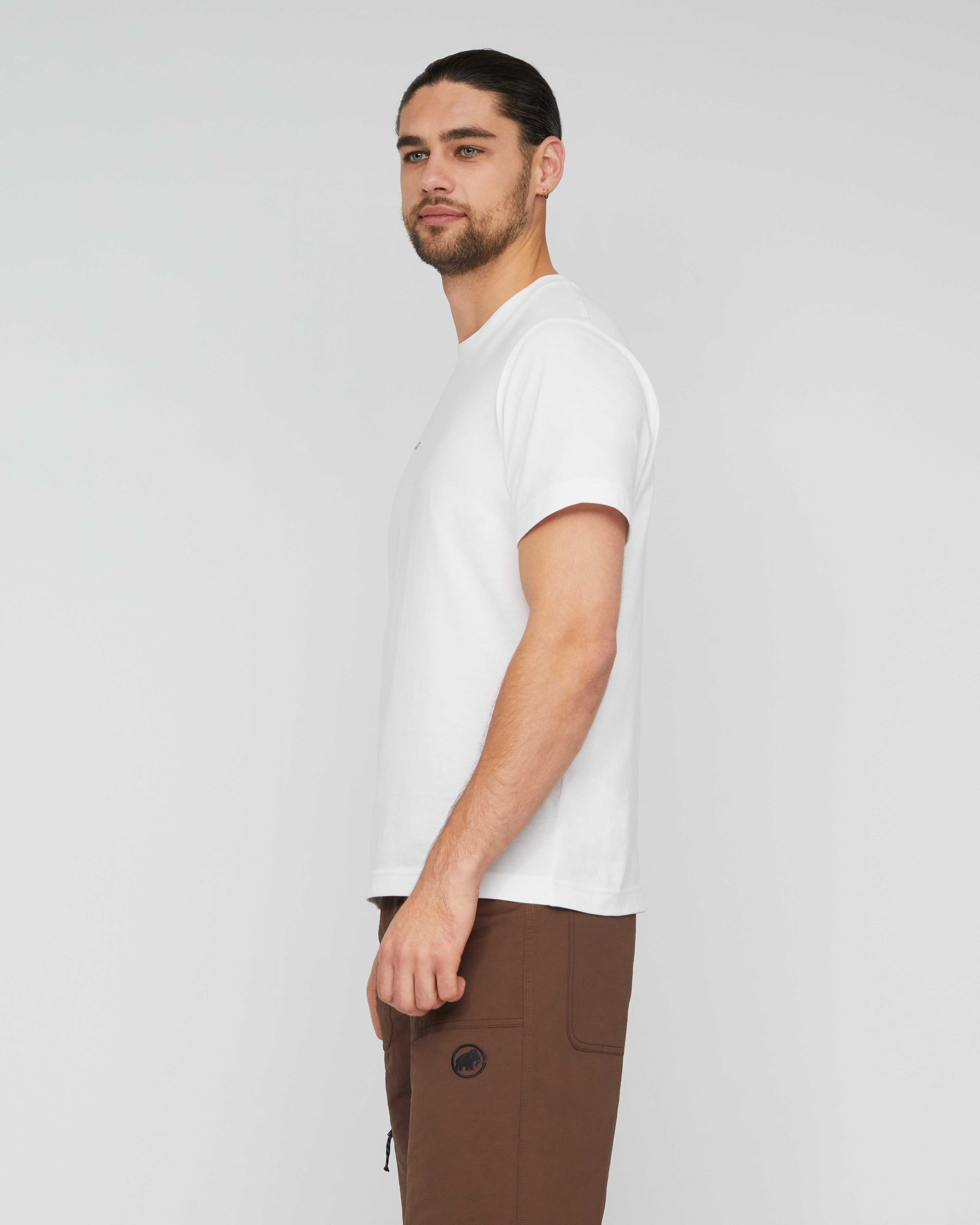 Mammut Mammut Base T-Shirt Men Mini Logo, white - White - Model side view