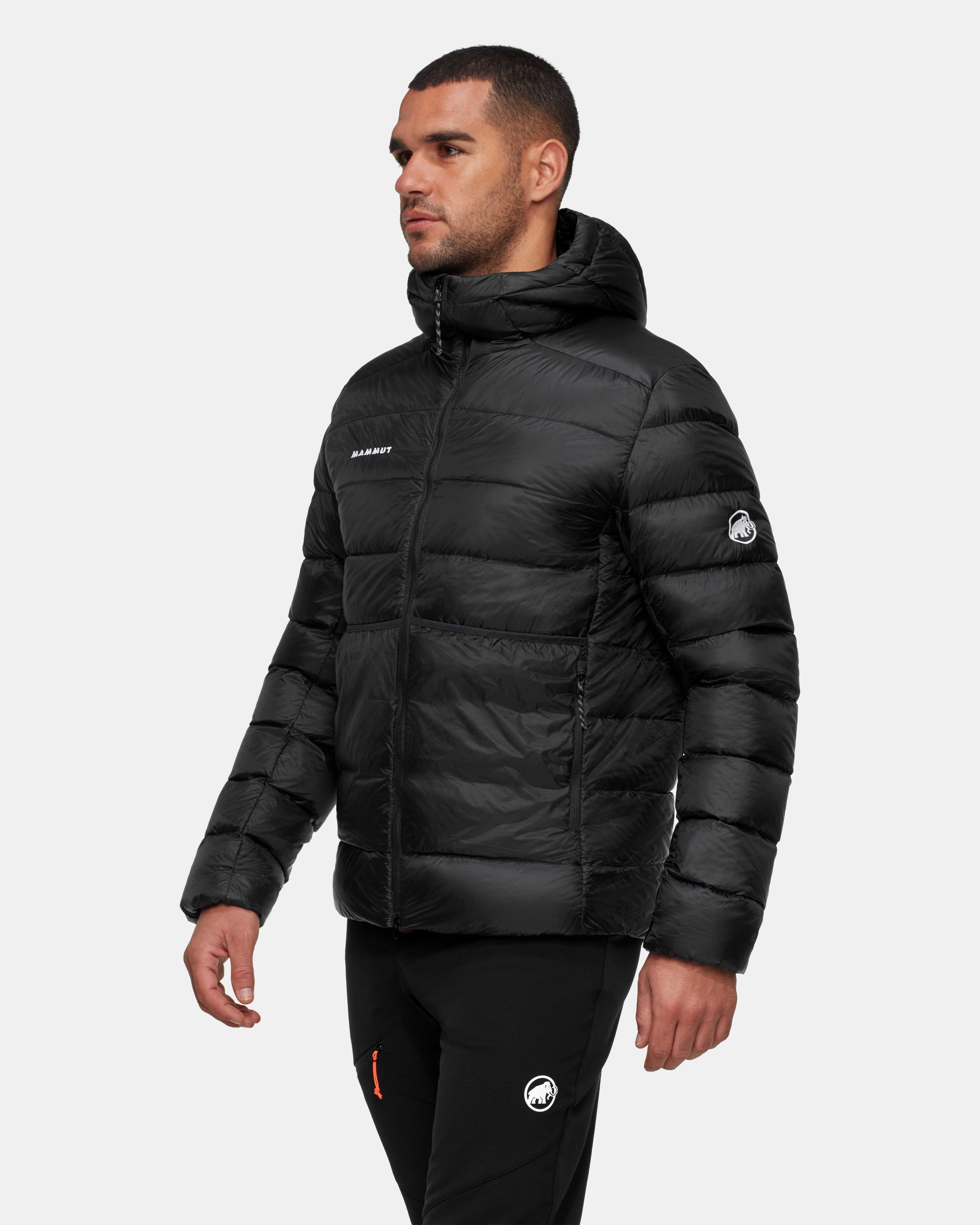 Mammut Broad Peak Pro IN Hooded Jacket Men, black - Black - Model side view