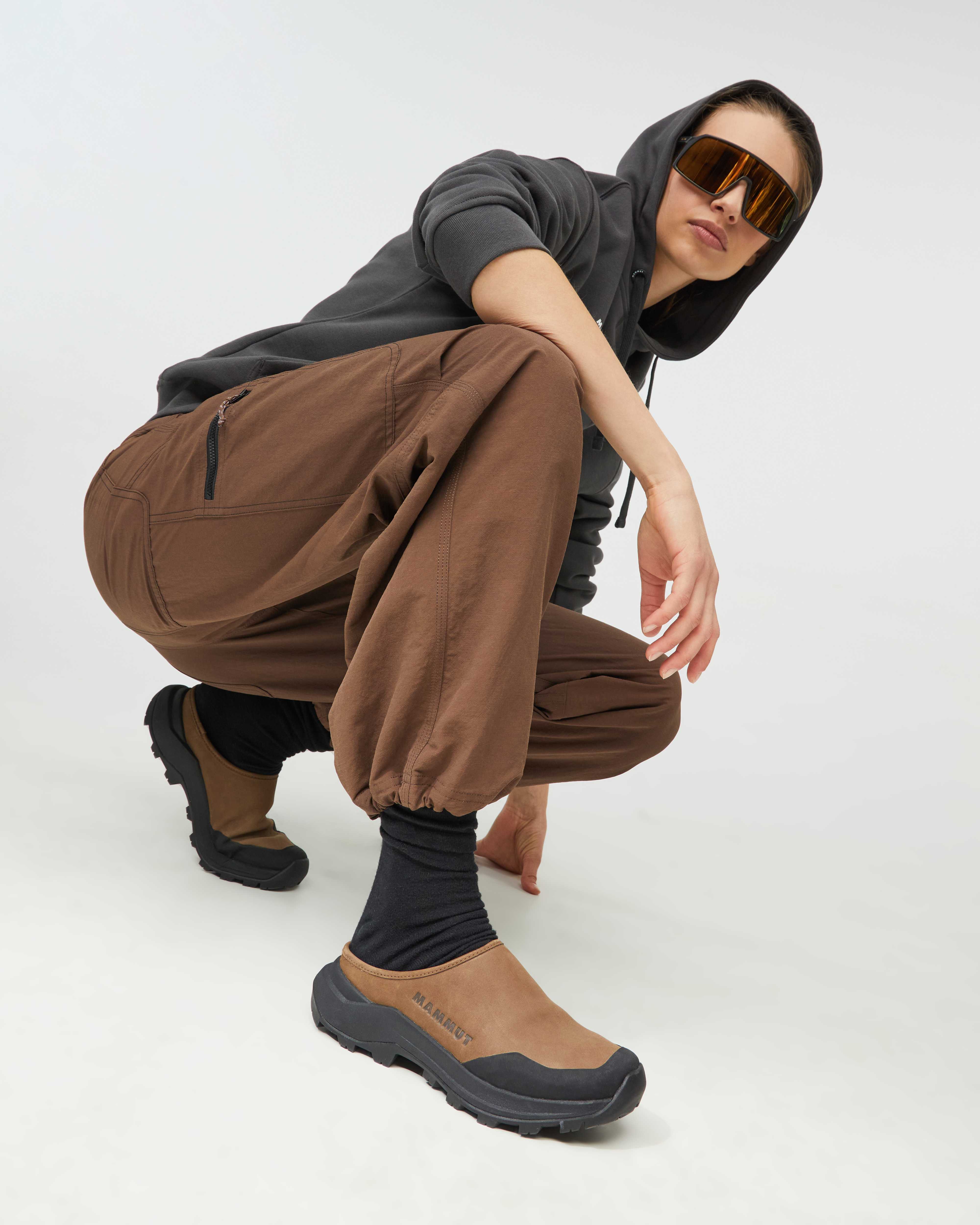 Mammut Sertig Slip-on Low Women, moor-black - Moor-black - Model back view