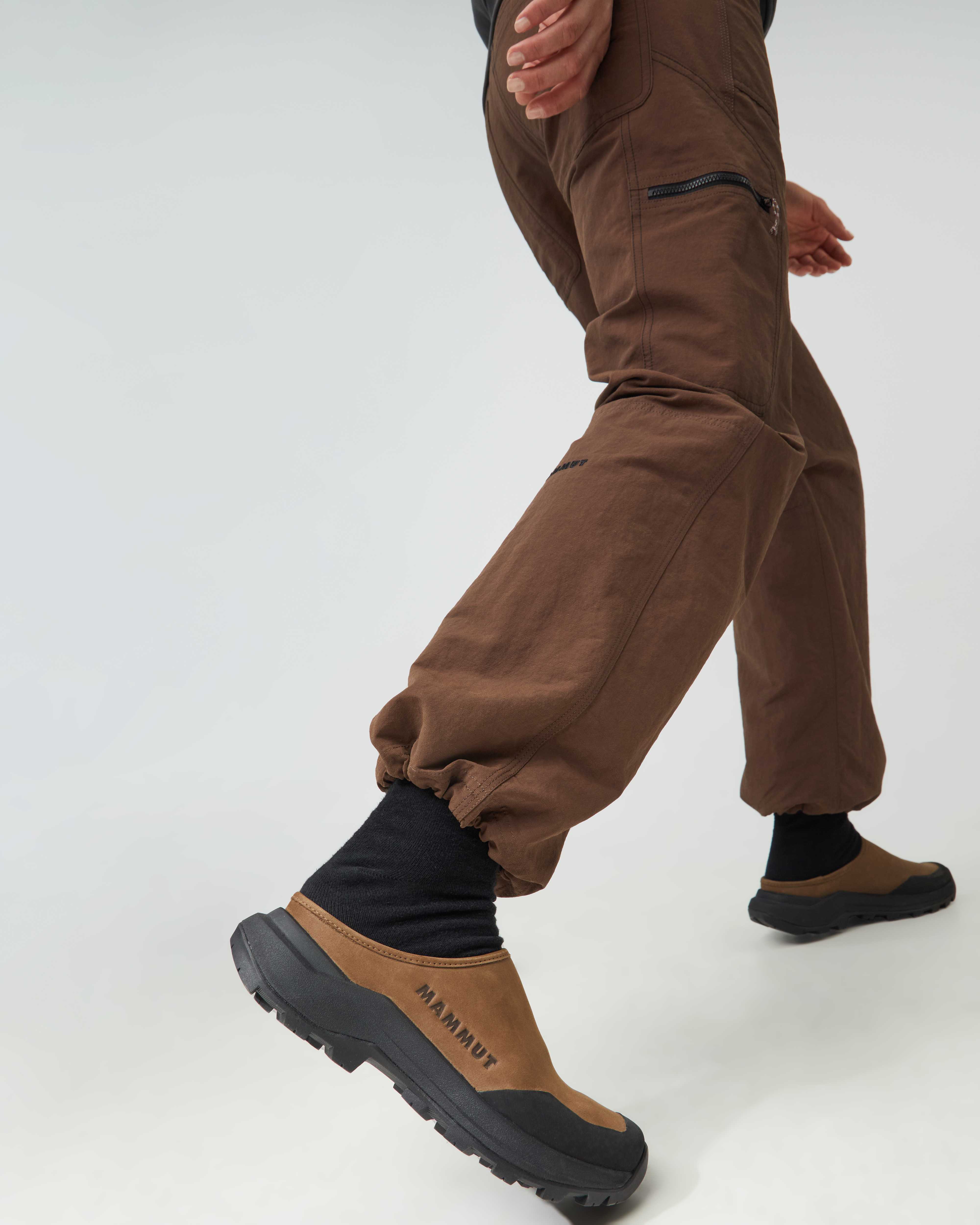 Mammut Sertig Slip-on Low Women, moor-black - Moor-black - Model back view