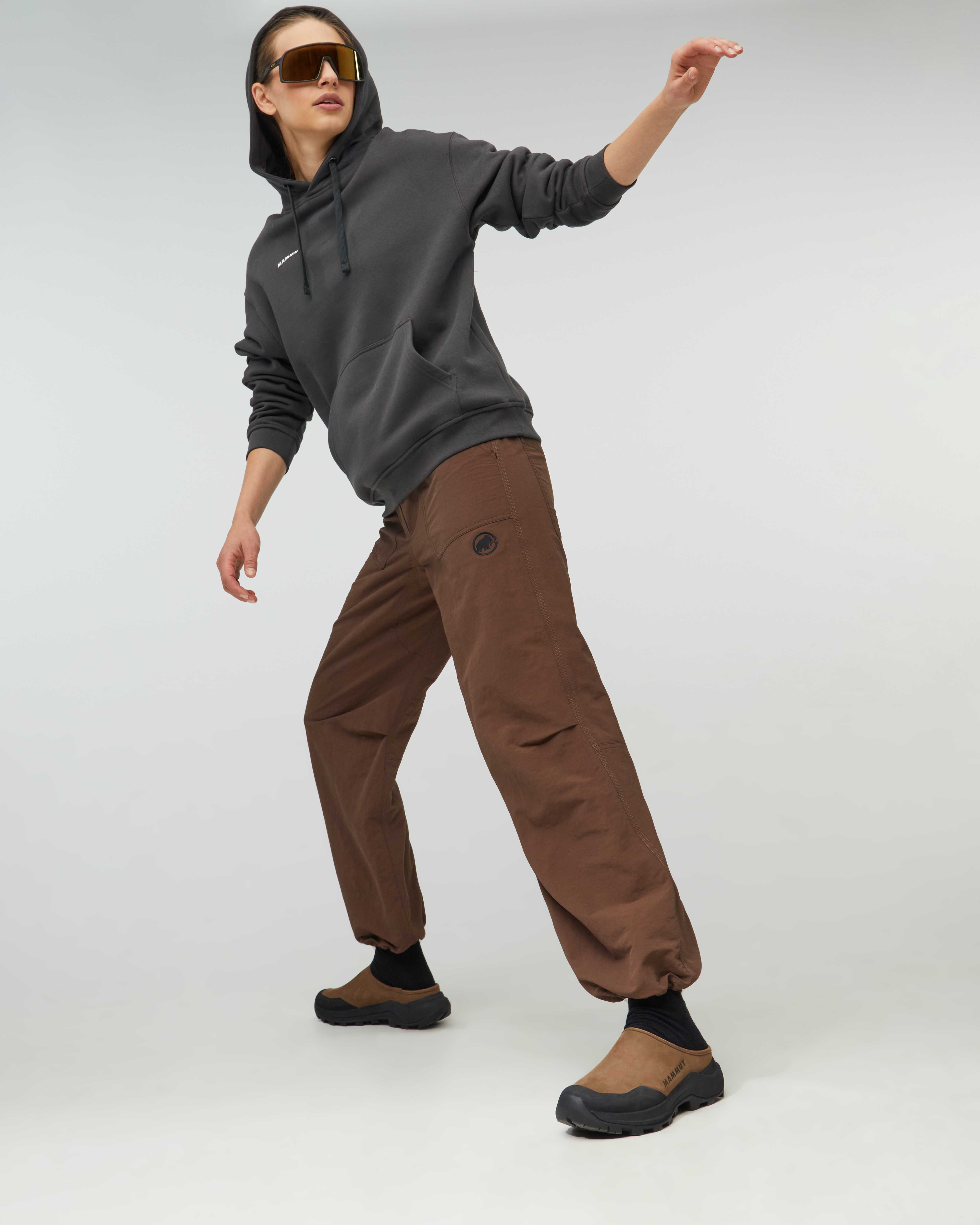Mammut Sertig Slip-on Low Women, moor-black - Moor-black - Outdoor view