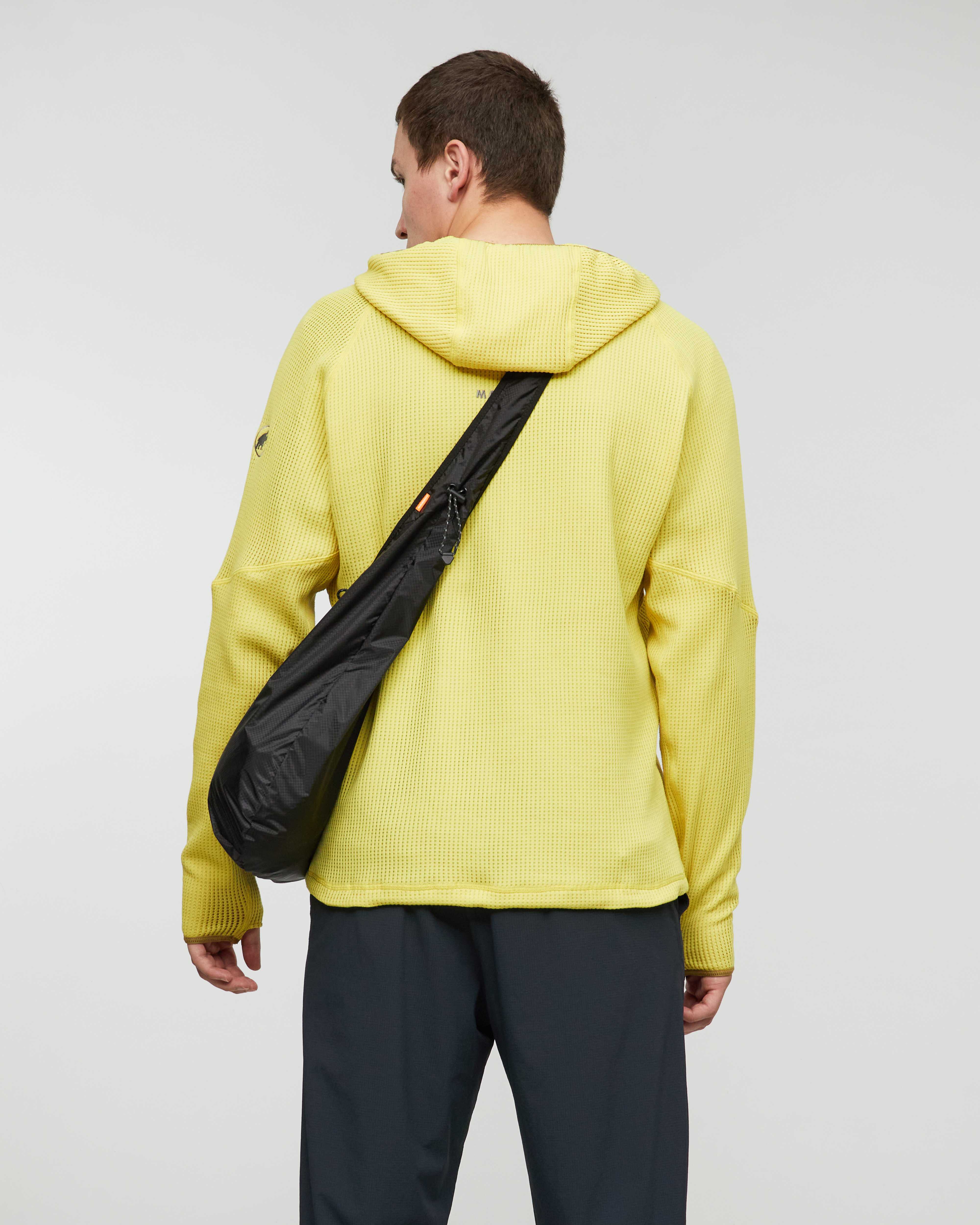 Mammut Valley Shopper bag, creas black - Creas black - Model back view