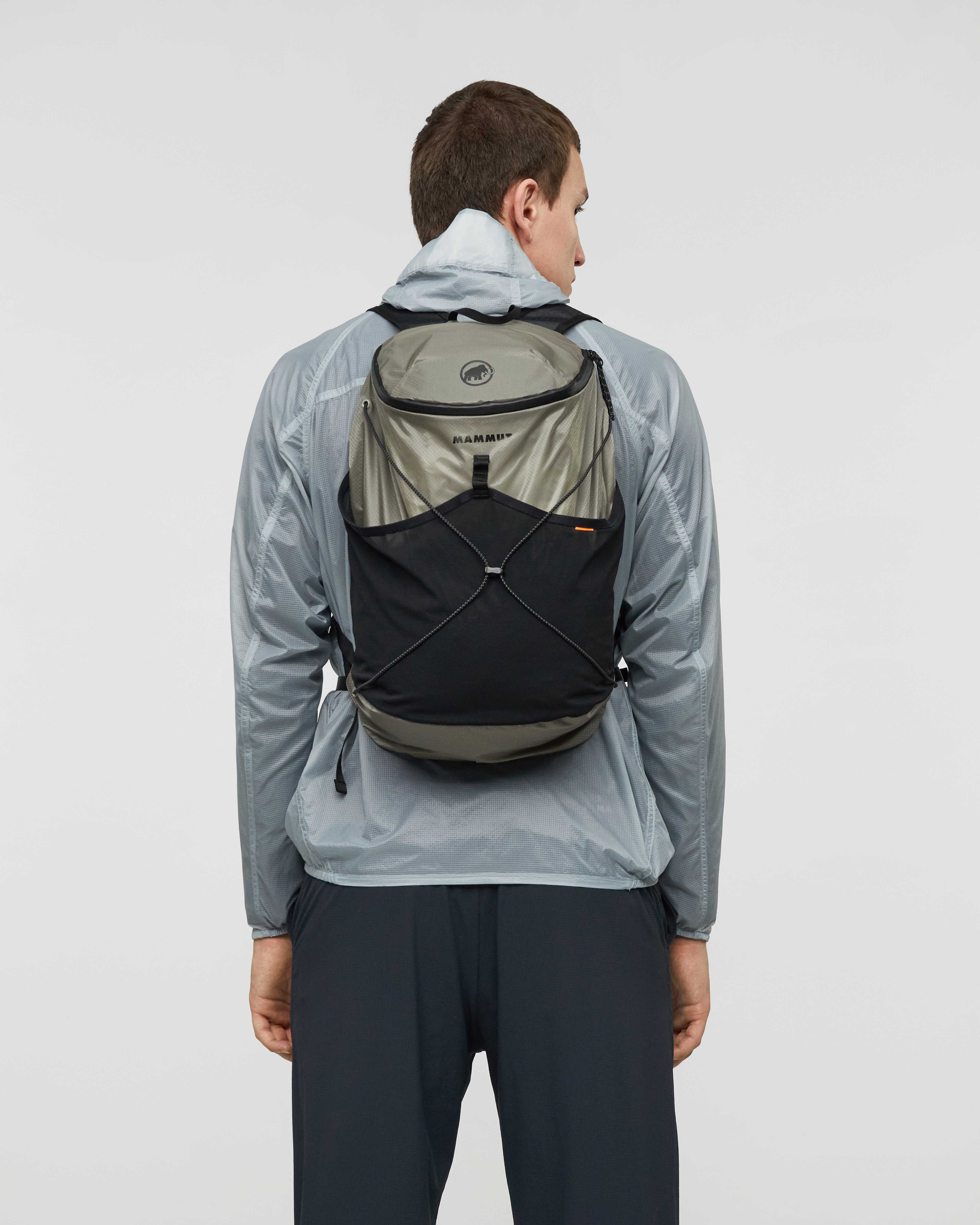 Mammut Valley 18, creas grey - Creas grey - Model back view