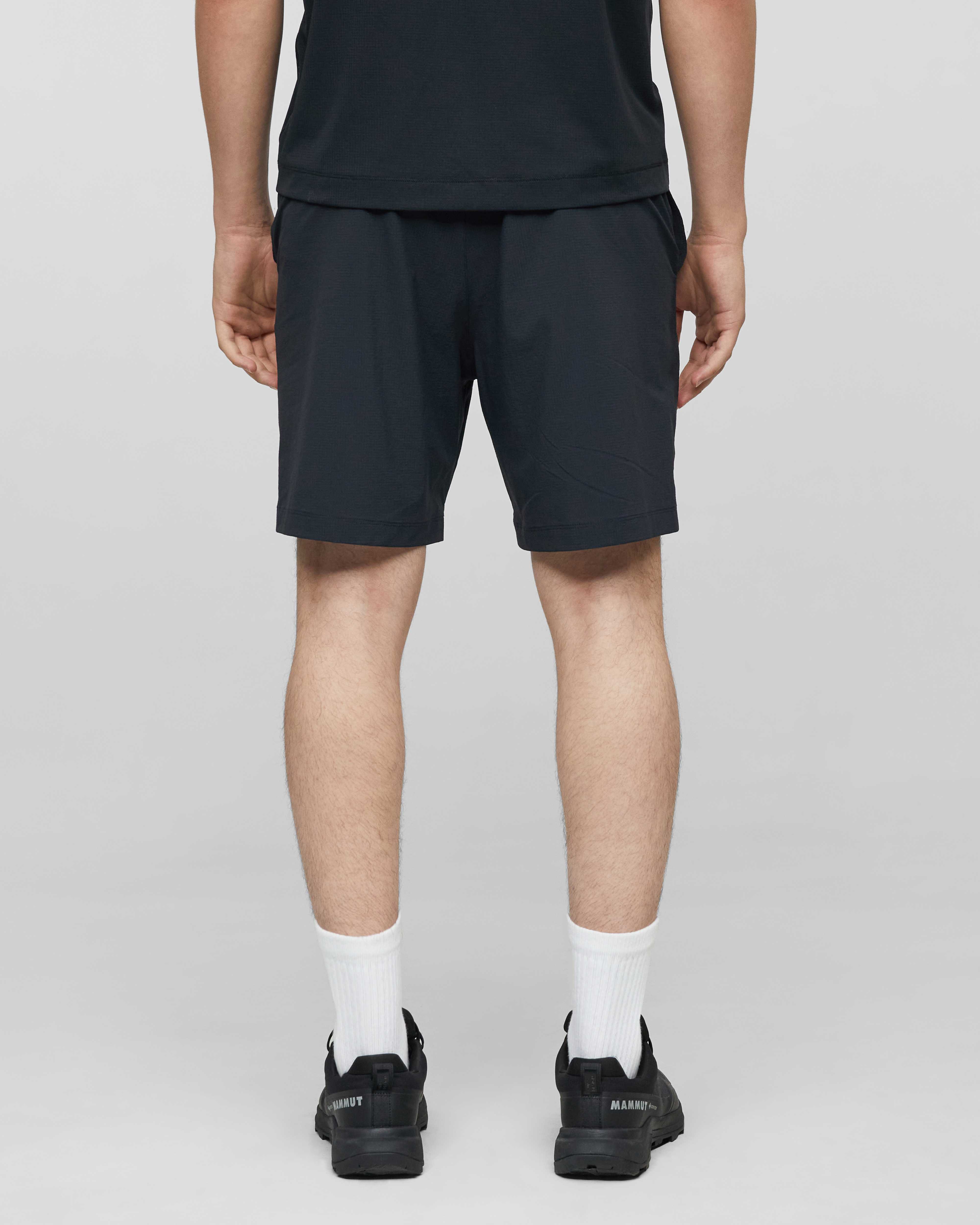 Mammut Valley Airdot Shorts Men, creas black - Creas black - Model back view