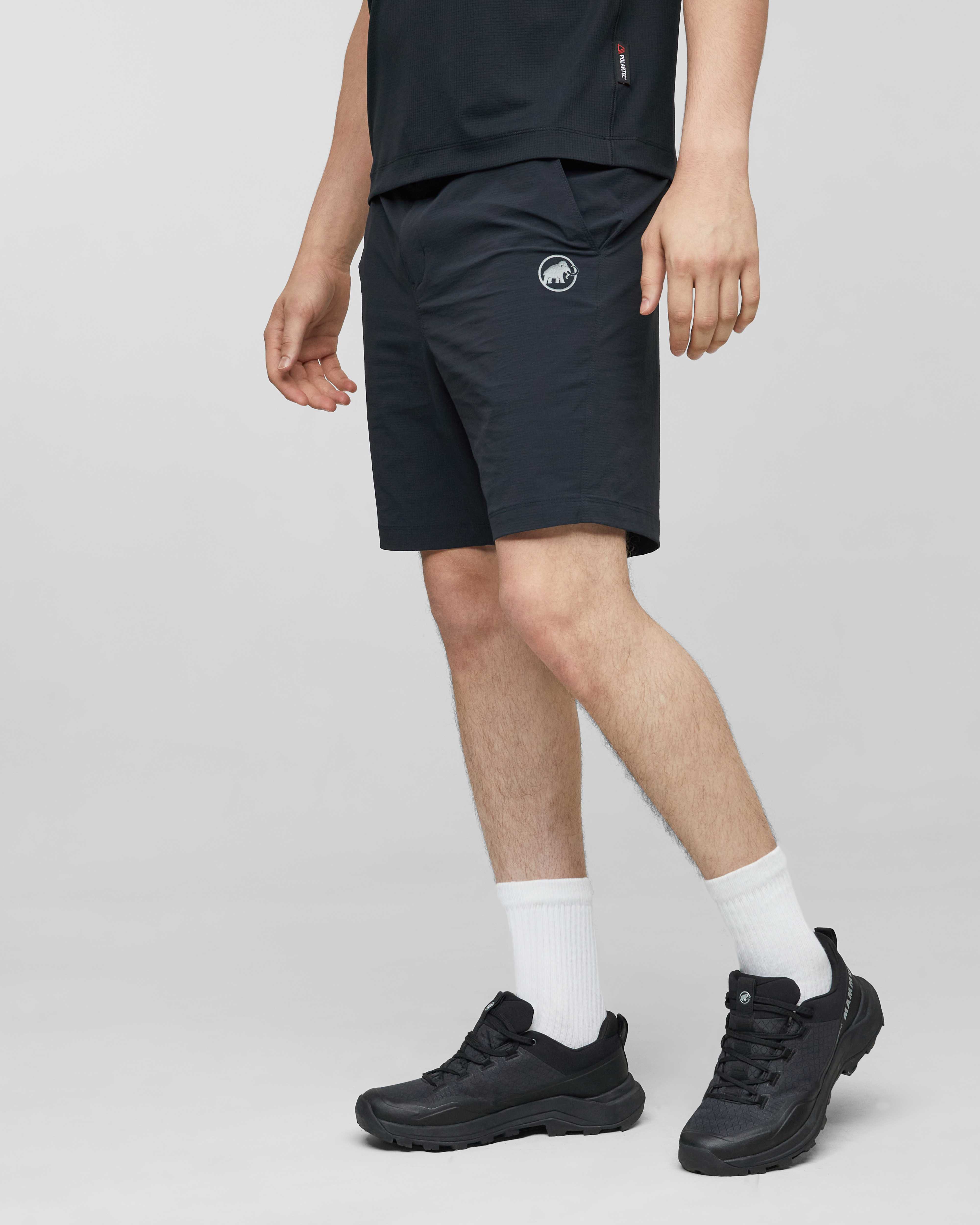 Mammut Valley Airdot Shorts Men, creas black - Creas black - Model side view