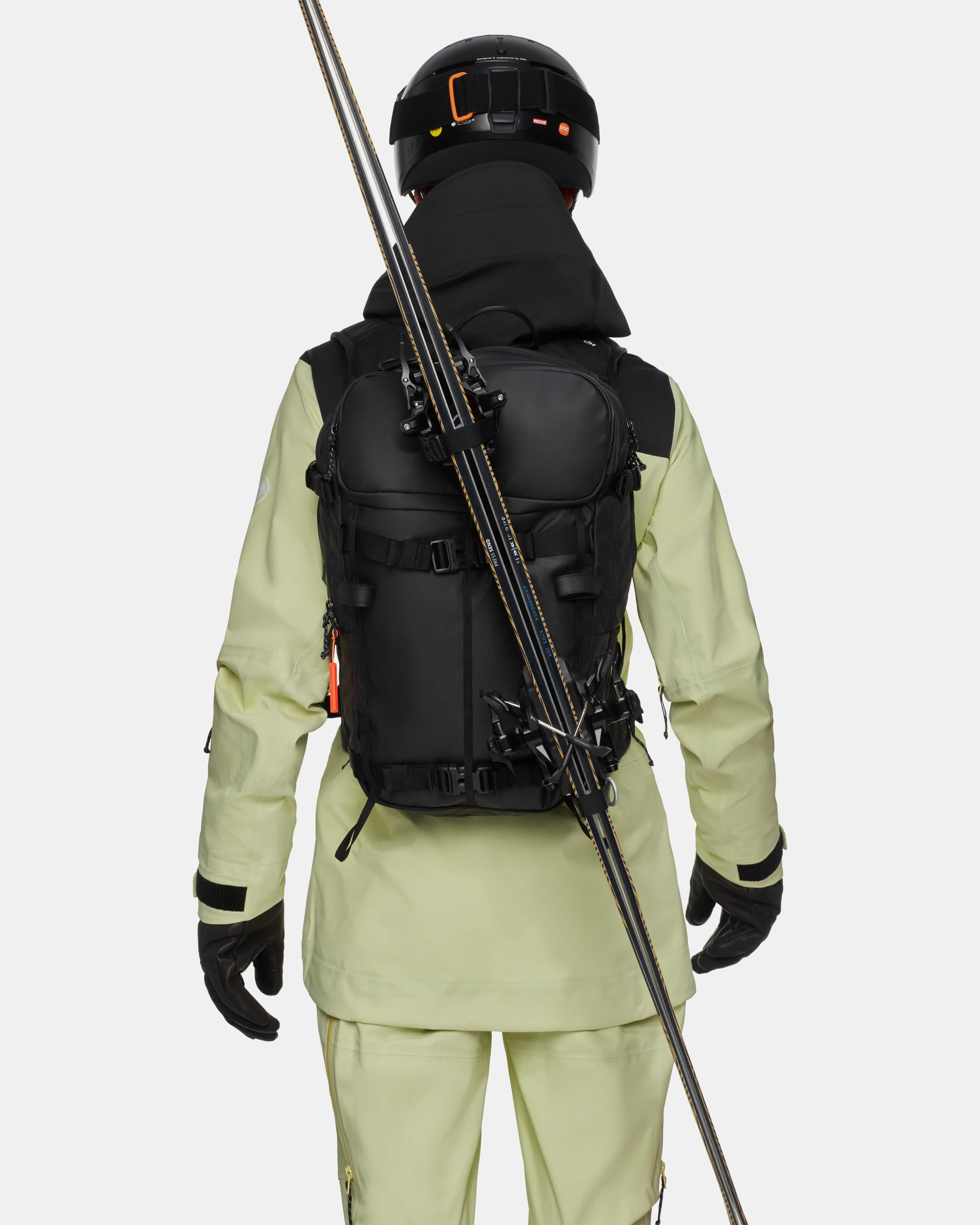 Mammut Nirvana 22 Women, black - Black - Model back view