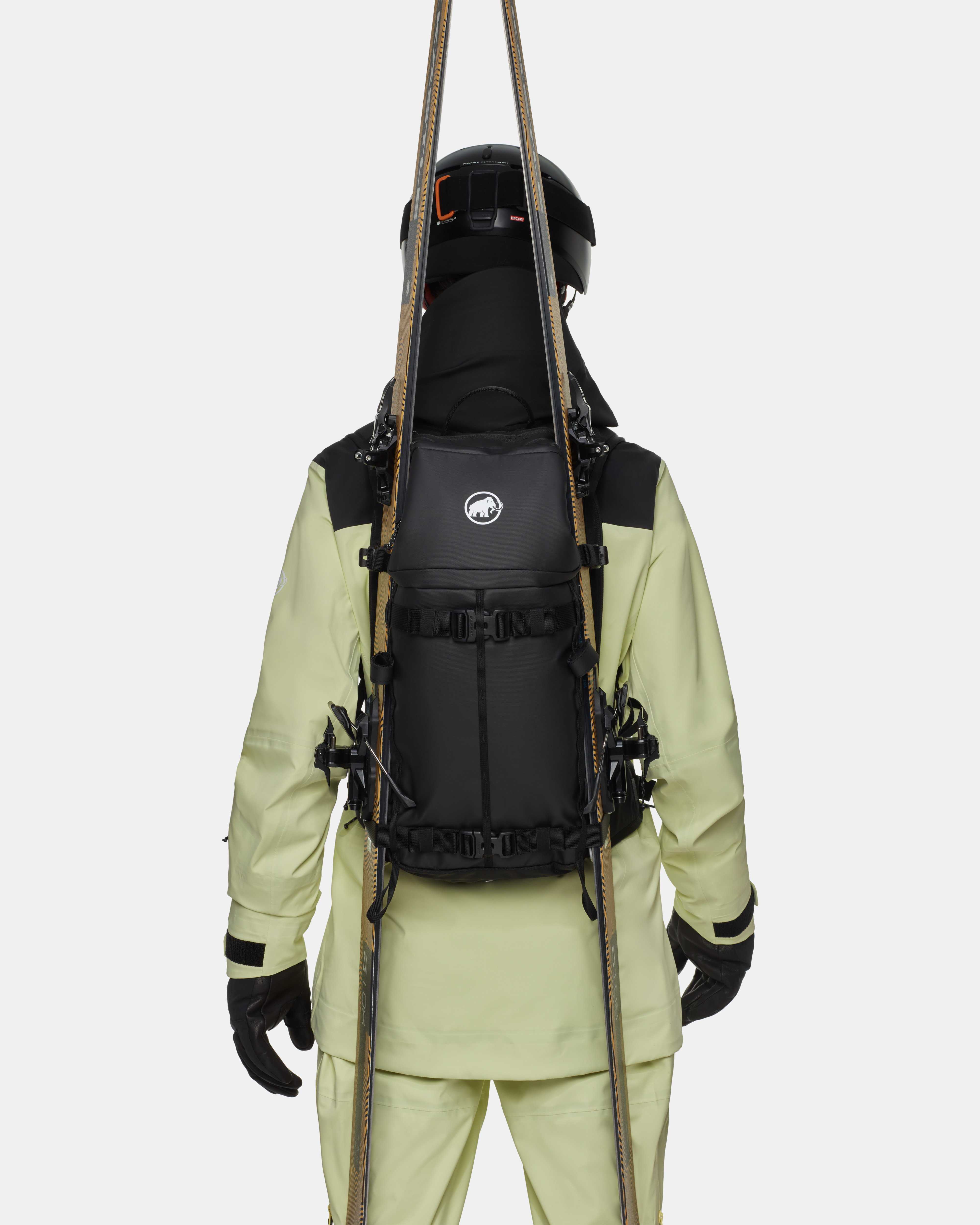 Mammut Nirvana 22 Women, black - Black - Model back view