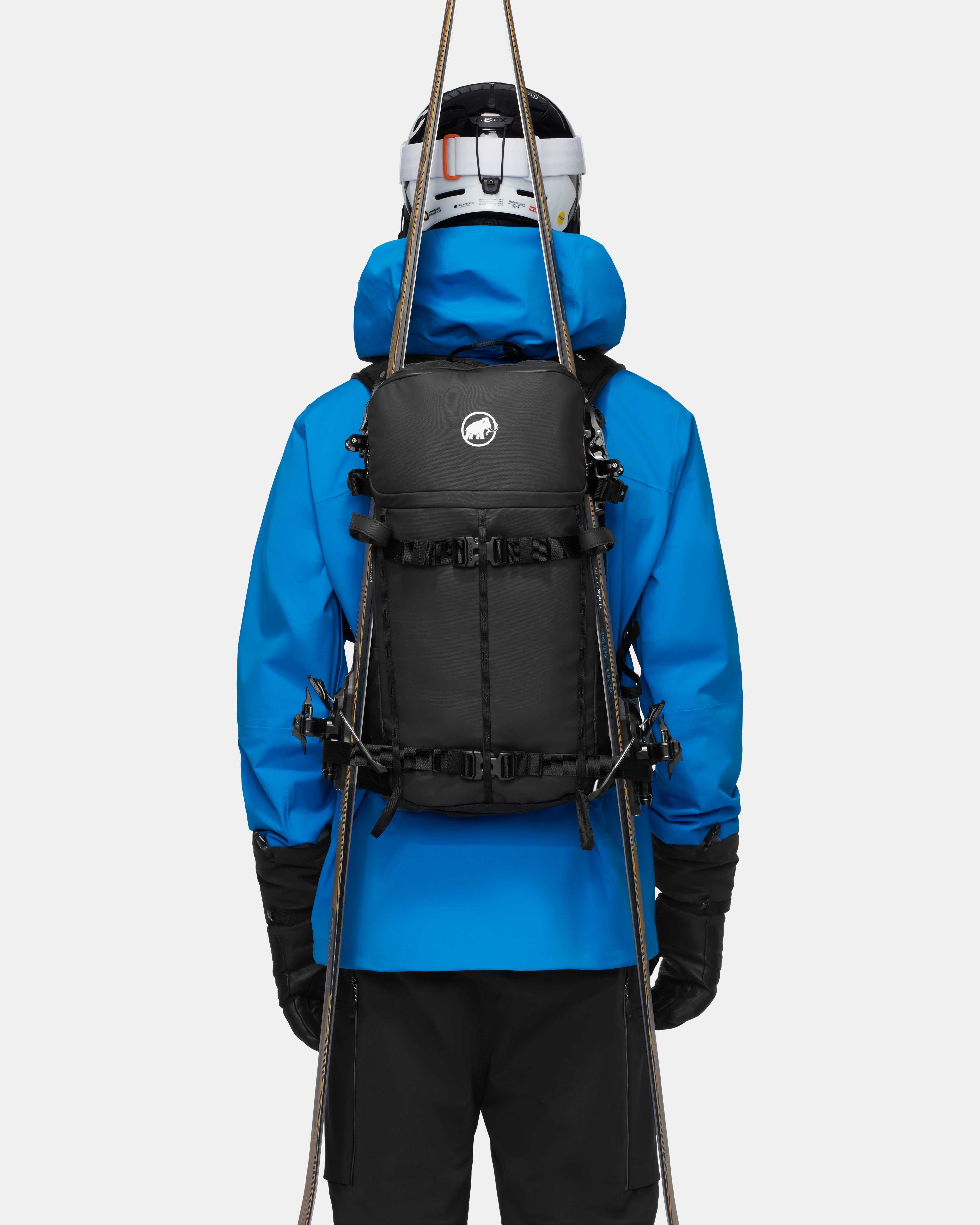 Mammut Nirvana 22, black - Black - Model back view
