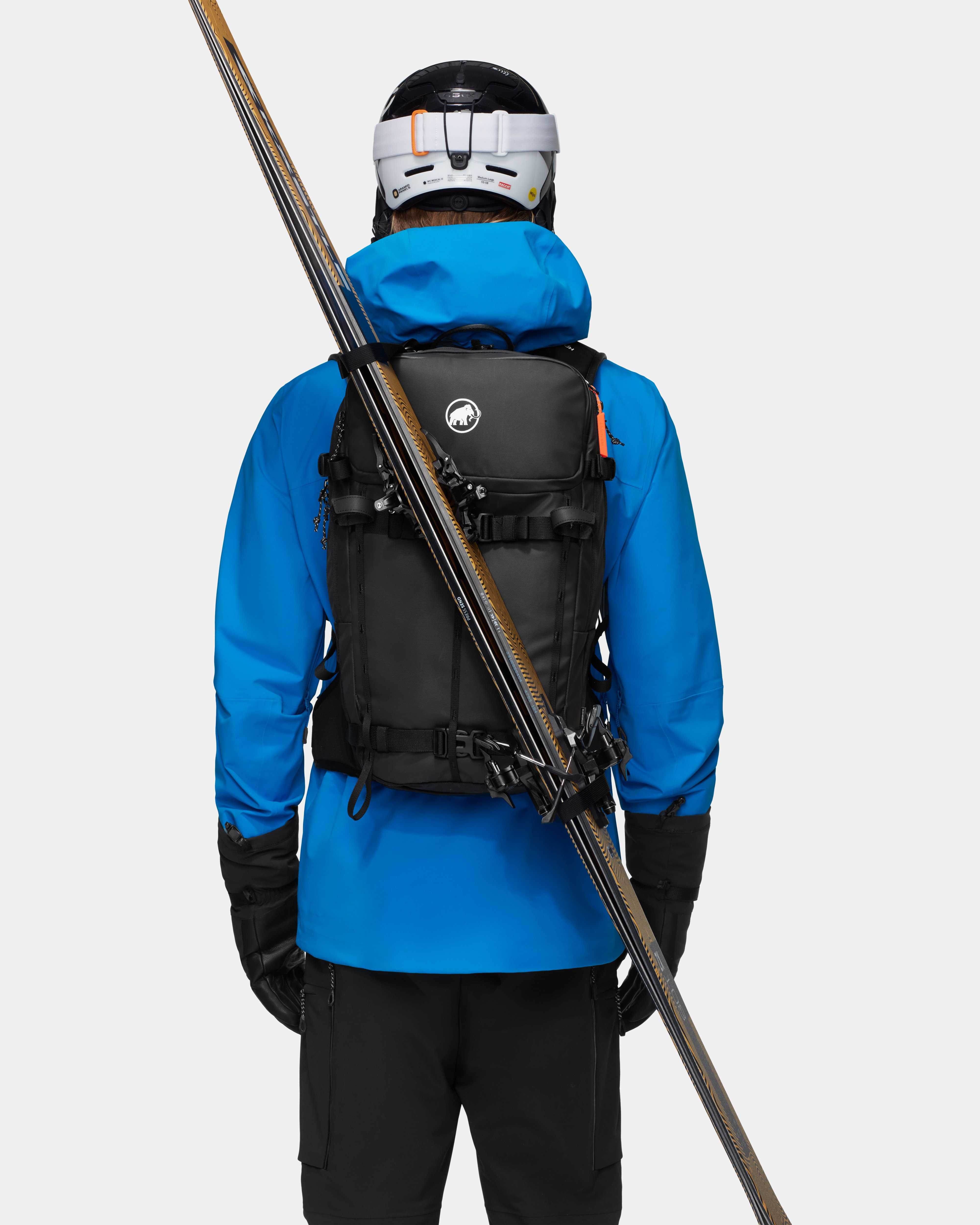 Mammut Nirvana 22, black - Black - Model back view