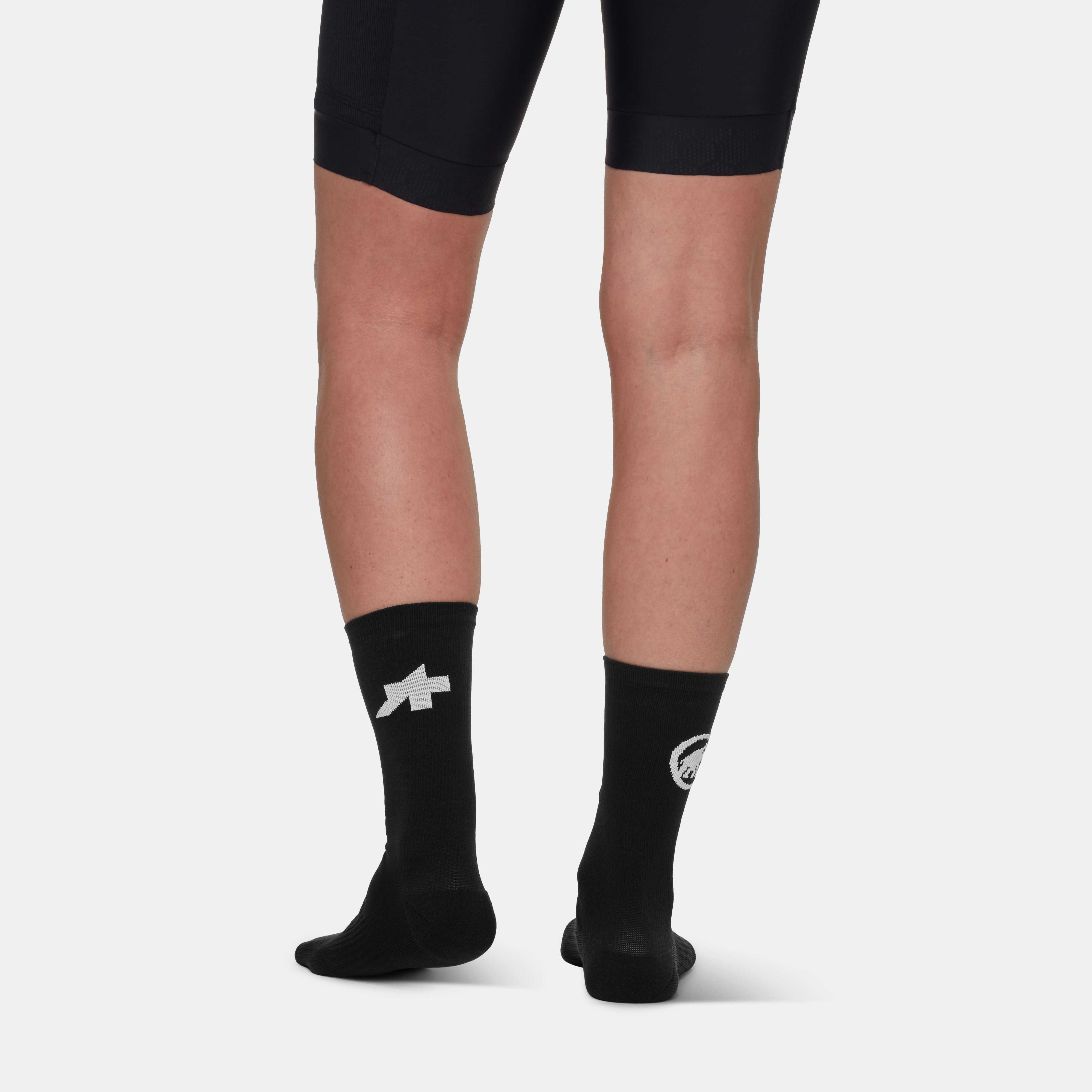Mammut Assos x Mammut Gravel Socks Spring Fall - black, S/35-38 - Black - Model back view