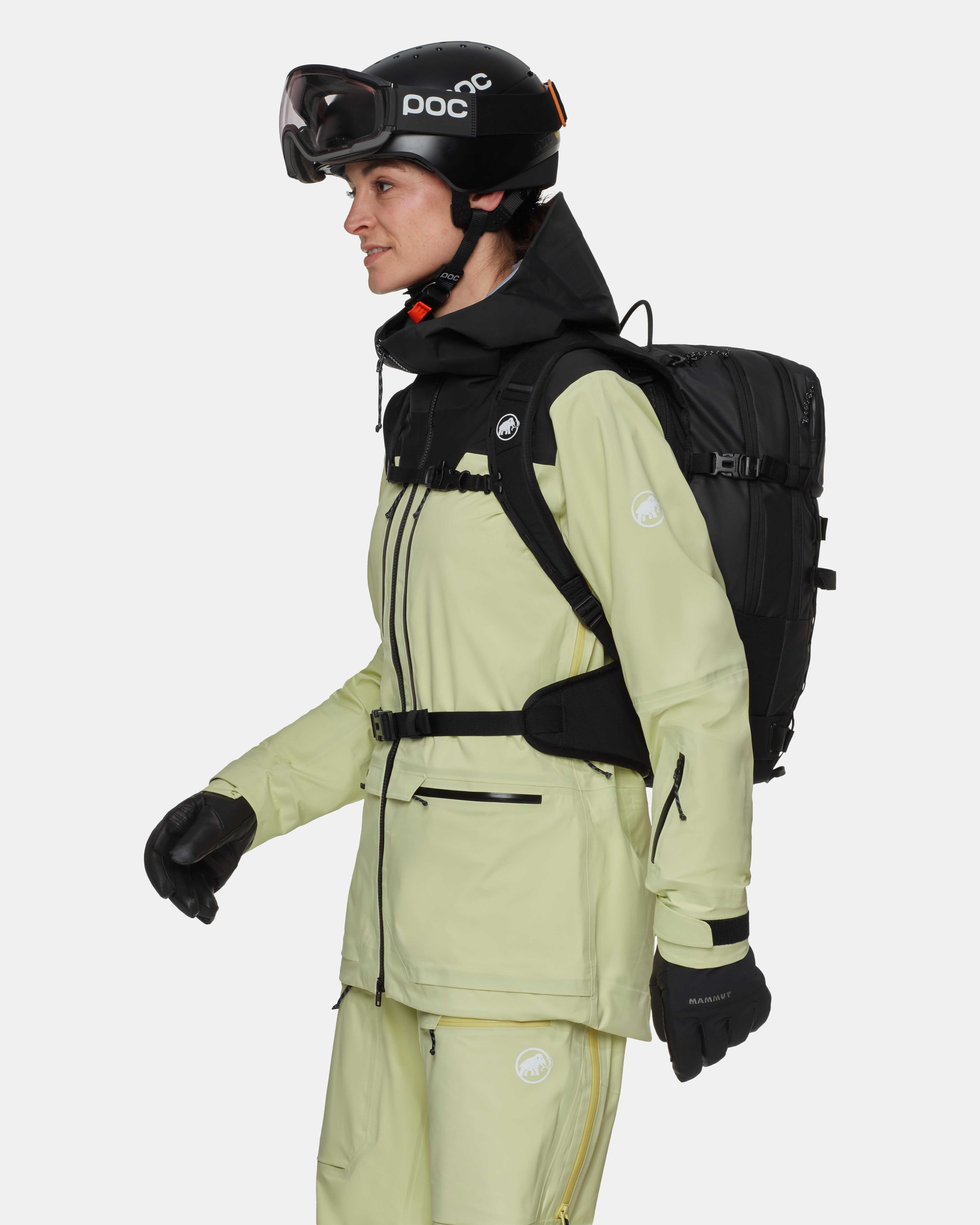 Mammut Nirvana 28 Women, black - Black - Model side view