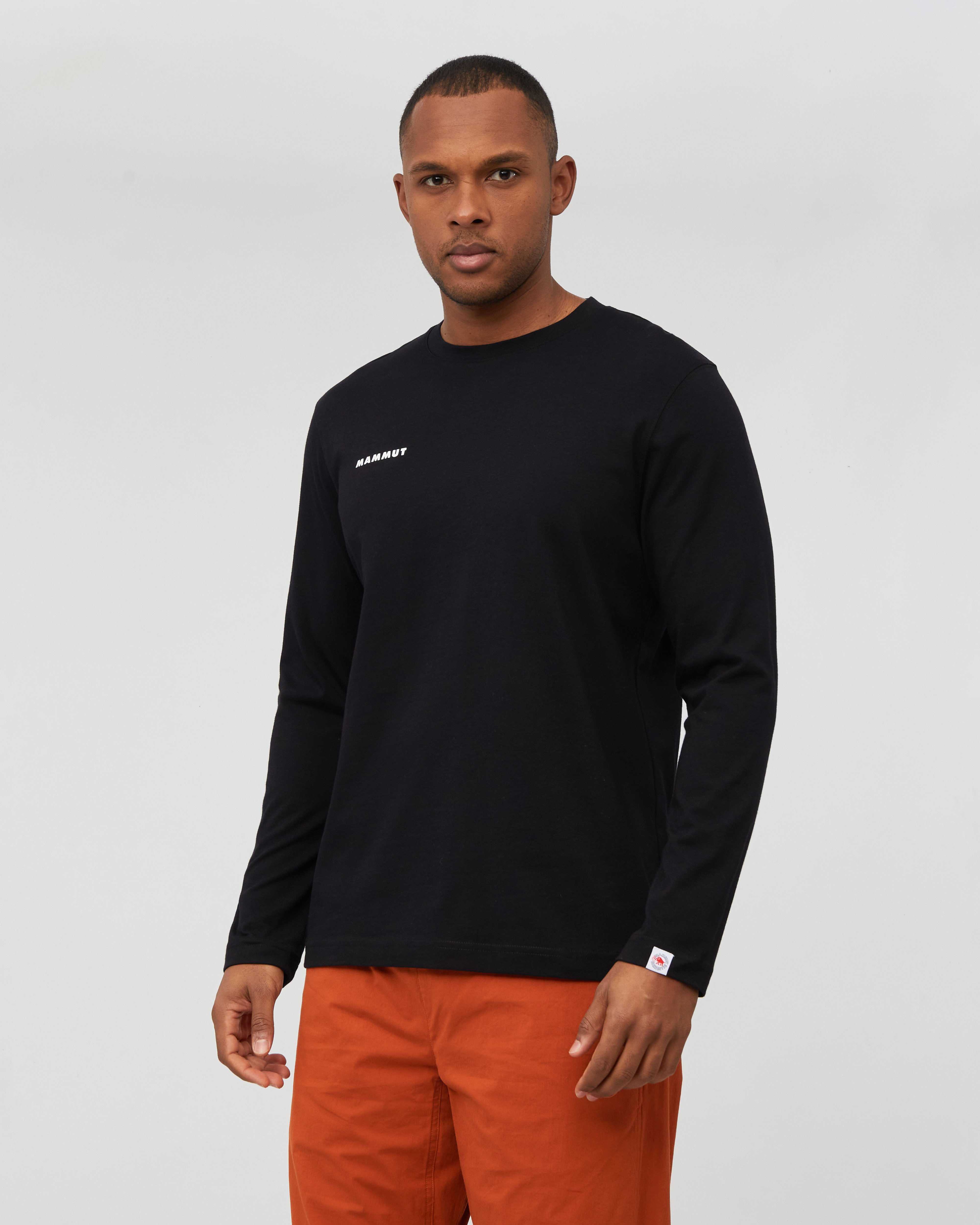 Mammut Mammut Base Longsleeve T-Shirt Men Mini Logo, black - Black - Model front view