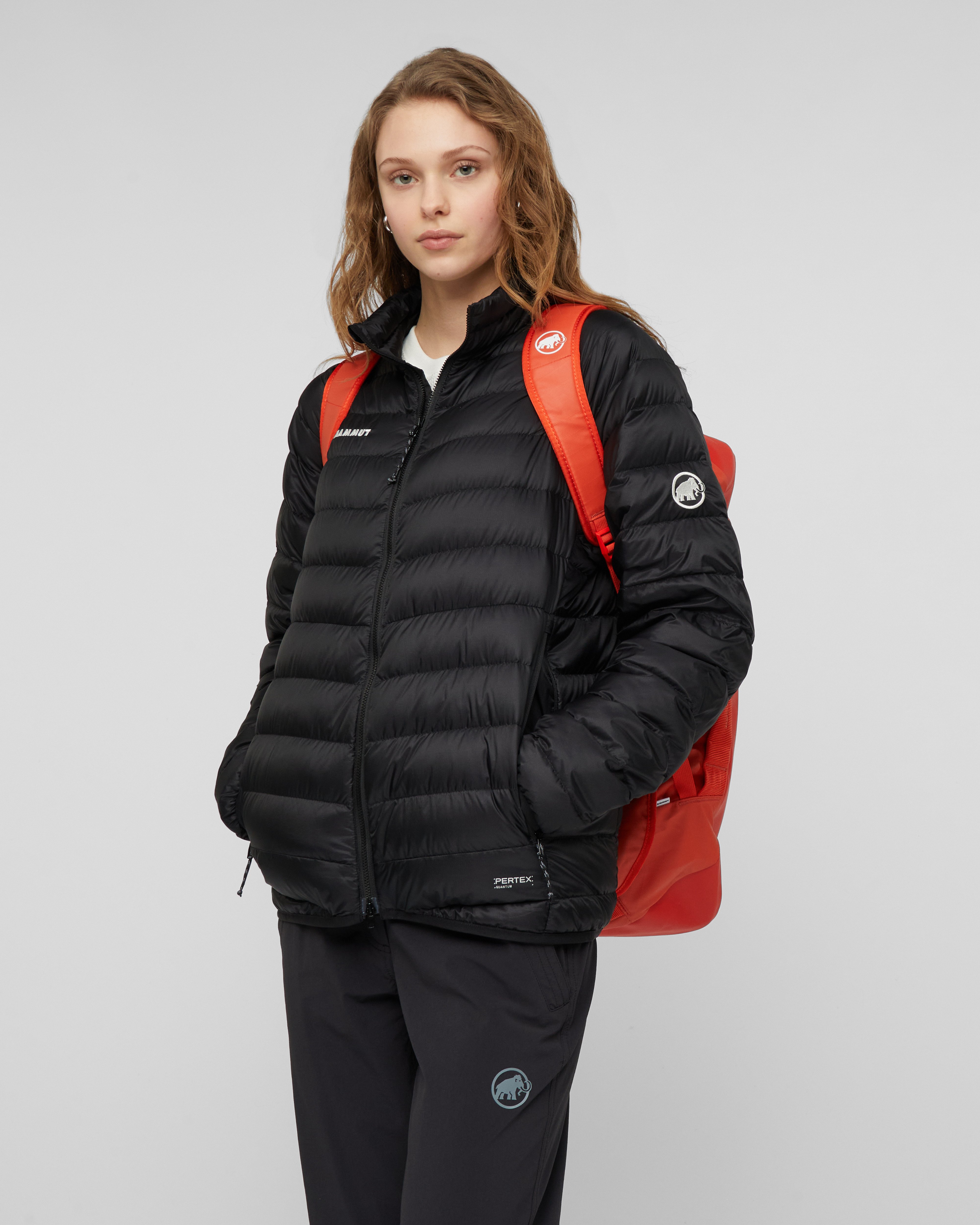Mammut Cargo 35, mammut red - Mammut red - Model front view