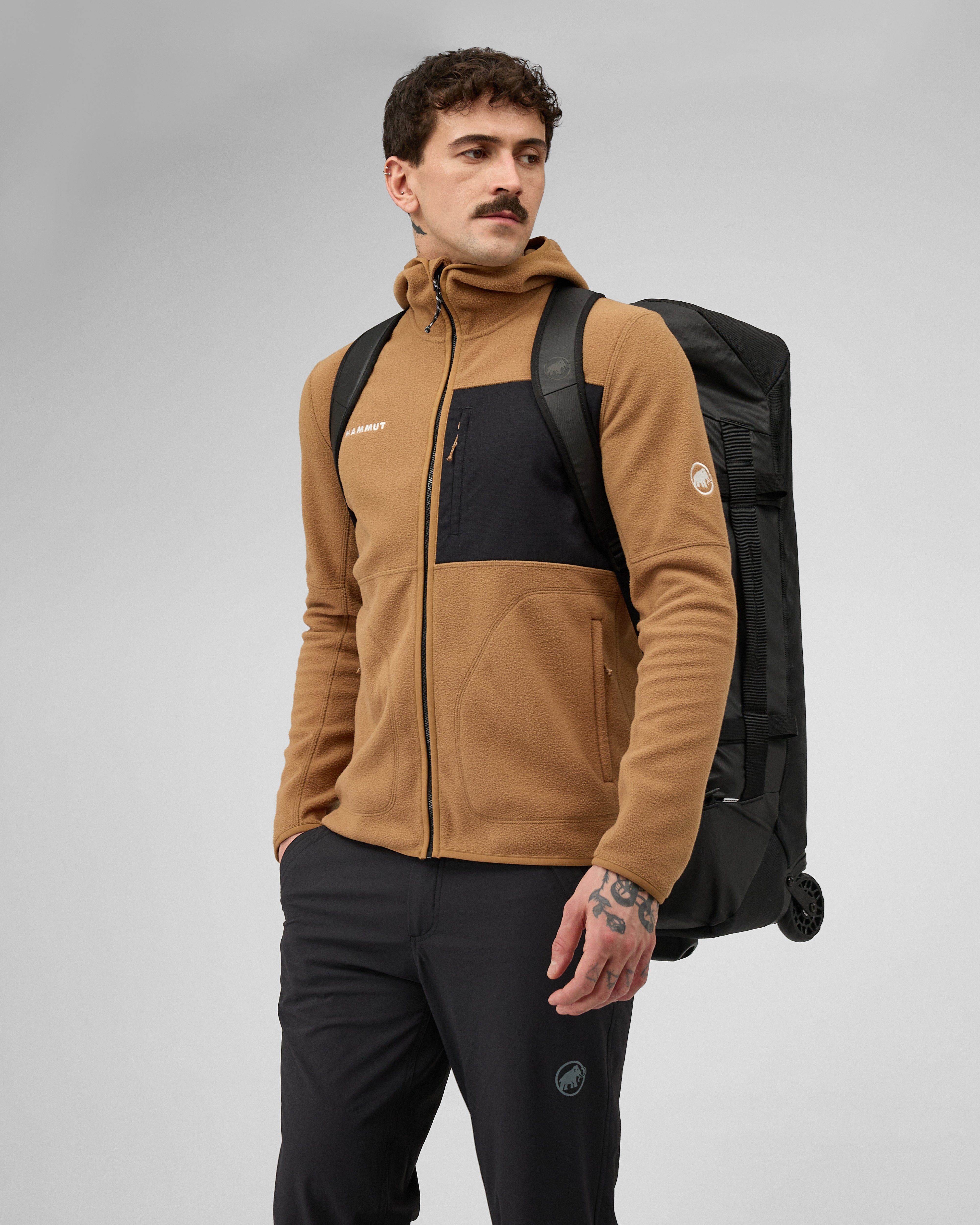 Mammut Wheeled Cargo 90, black - Black - Model front view